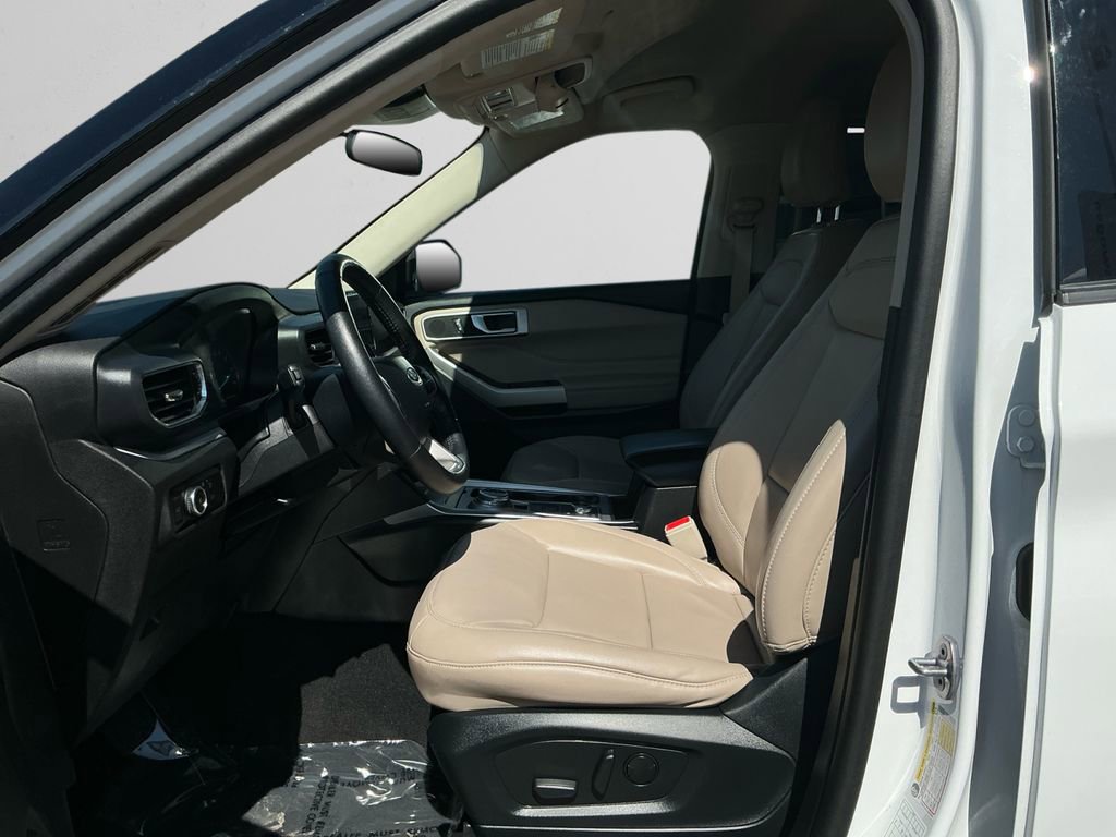 Used 2024 Ford Explorer XLT w/ Equipment Group 202A image 9