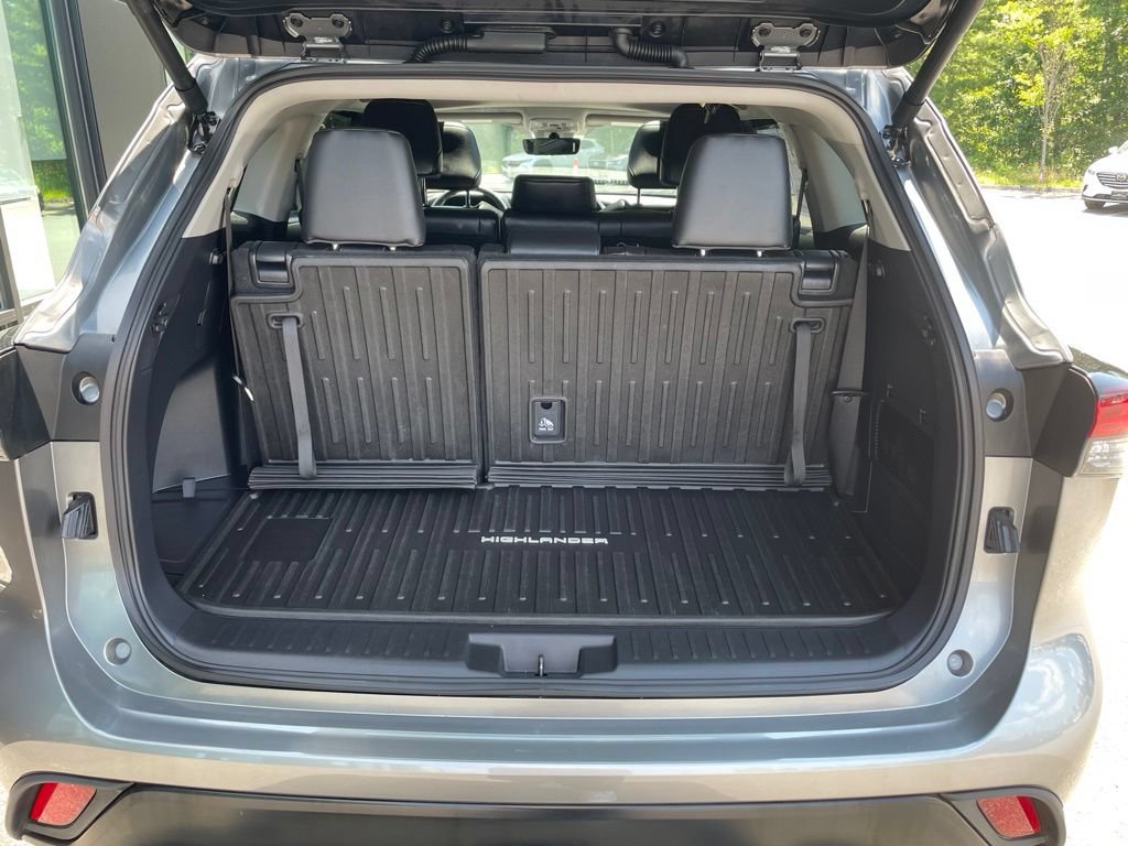Used 2025 Toyota Highlander XLE AWD/4WD image 5