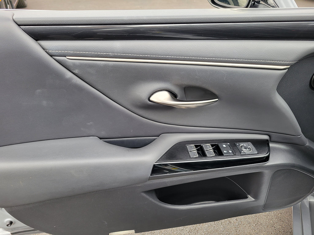 Used 2022 Lexus ES 350 w/ Accessory Package FWD image 17