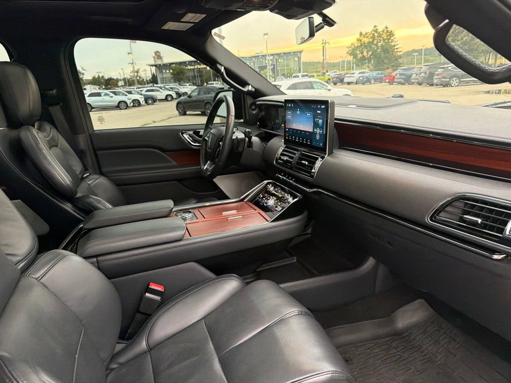 Used 2022 Lincoln Navigator Reserve w/ Equipment Group 201A AWD/4WD image 31