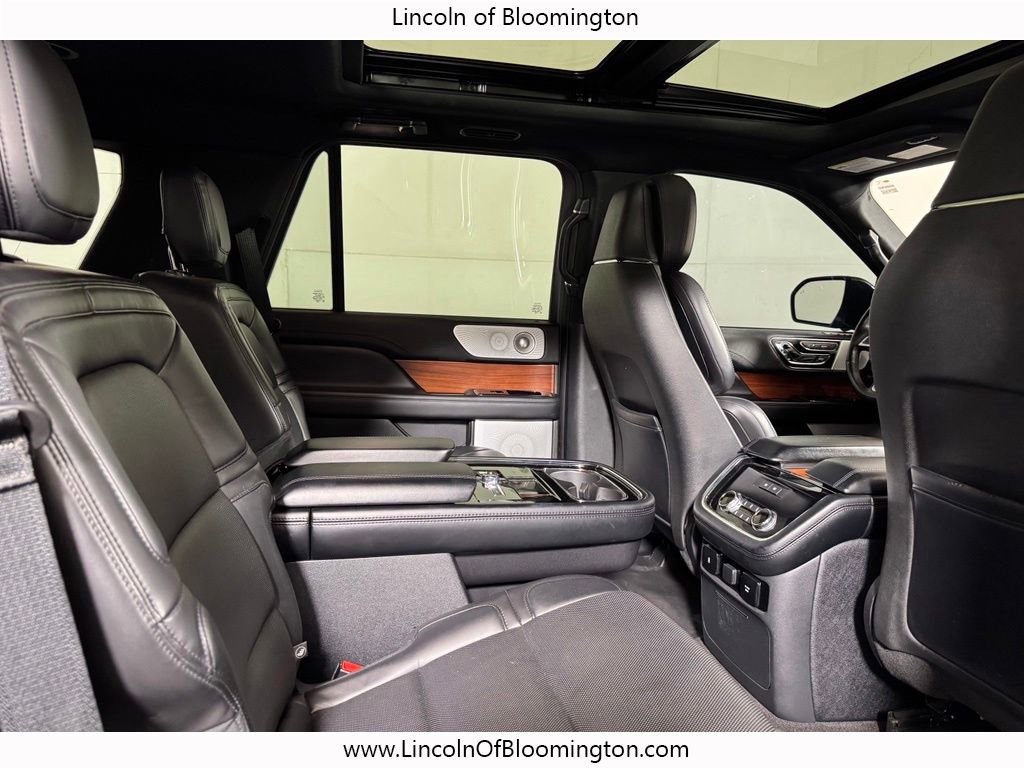 Used 2020 Lincoln Navigator Reserve AWD/4WD image 16
