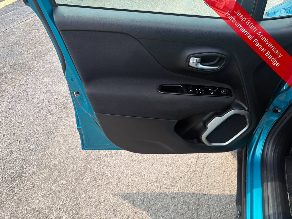 Used 2021 Jeep Renegade Latitude AWD/4WD image 12