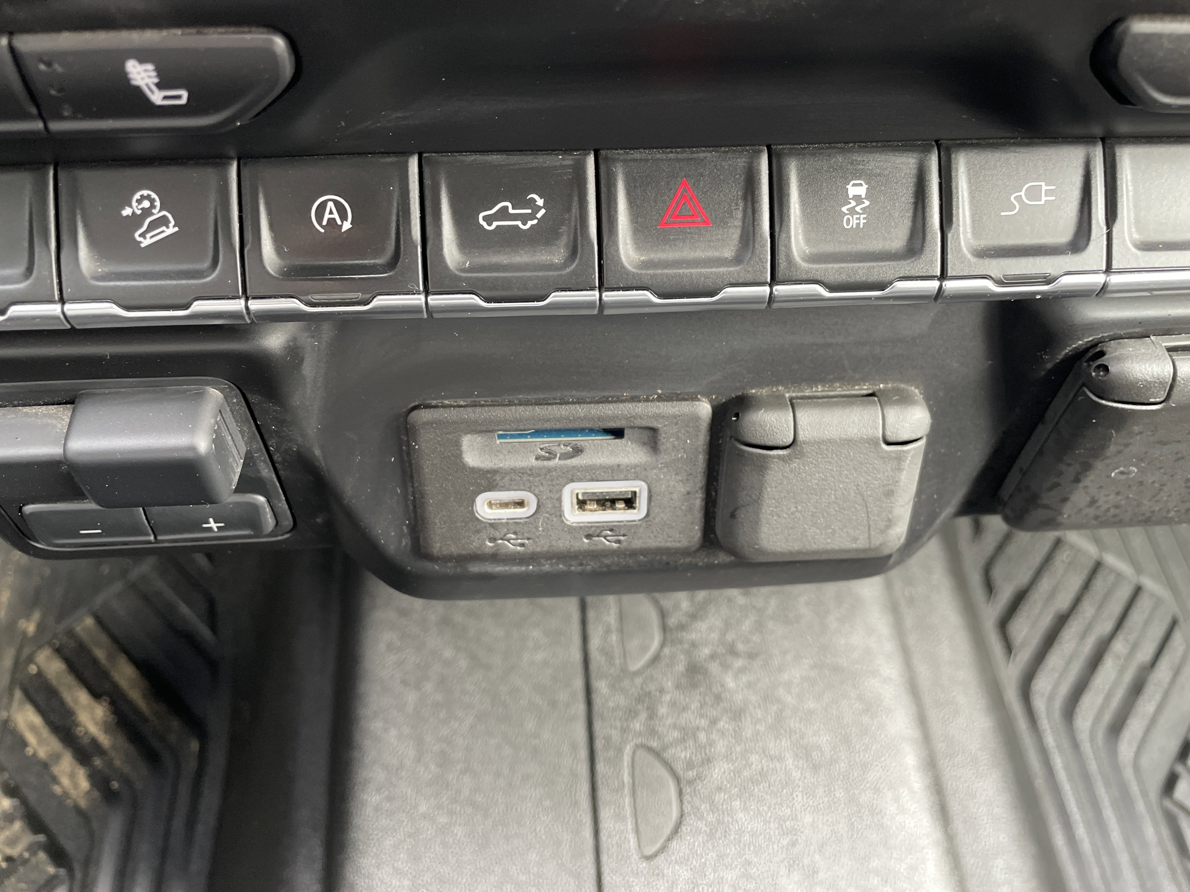 Used 2021 Chevrolet Silverado 1500 LT w/ All Star Edition Plus image 32