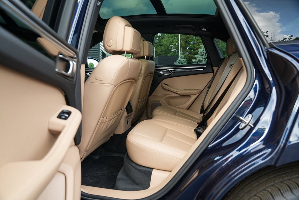 Certified 2021 Porsche Macan AWD/4WD image 31