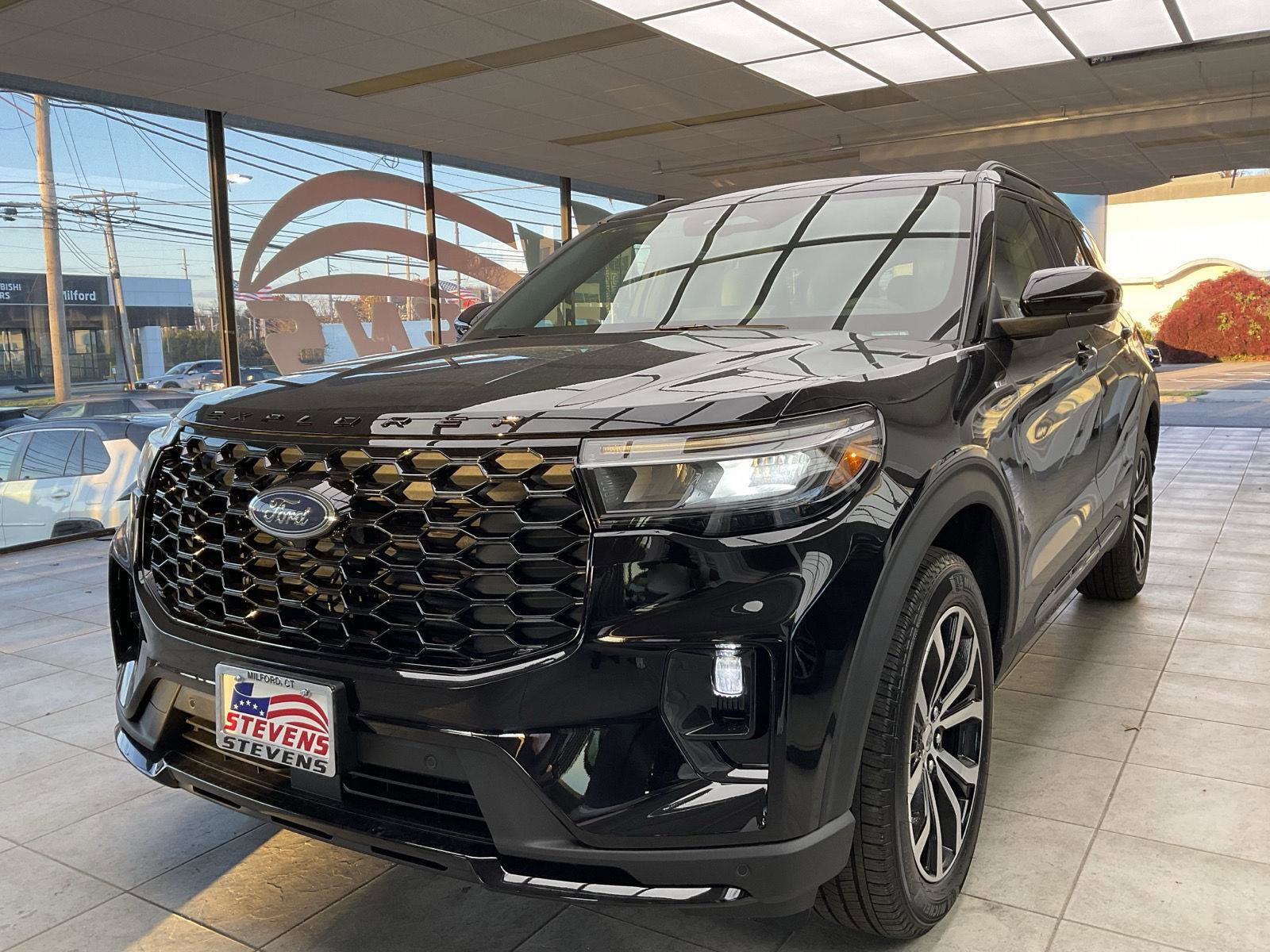 New 2026 Ford Explorer ST-Line image 3