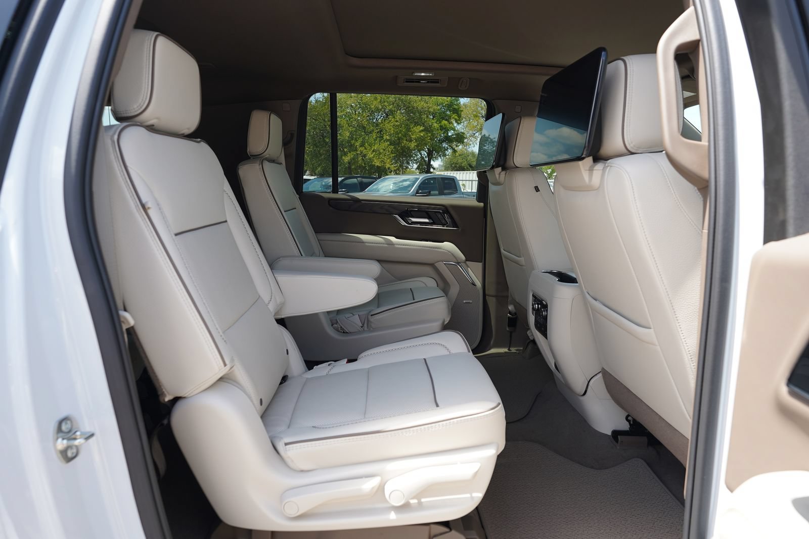 Certified 2026 GMC Yukon XL Denali w/ Advanced Technology Package AWD/4WD image 24