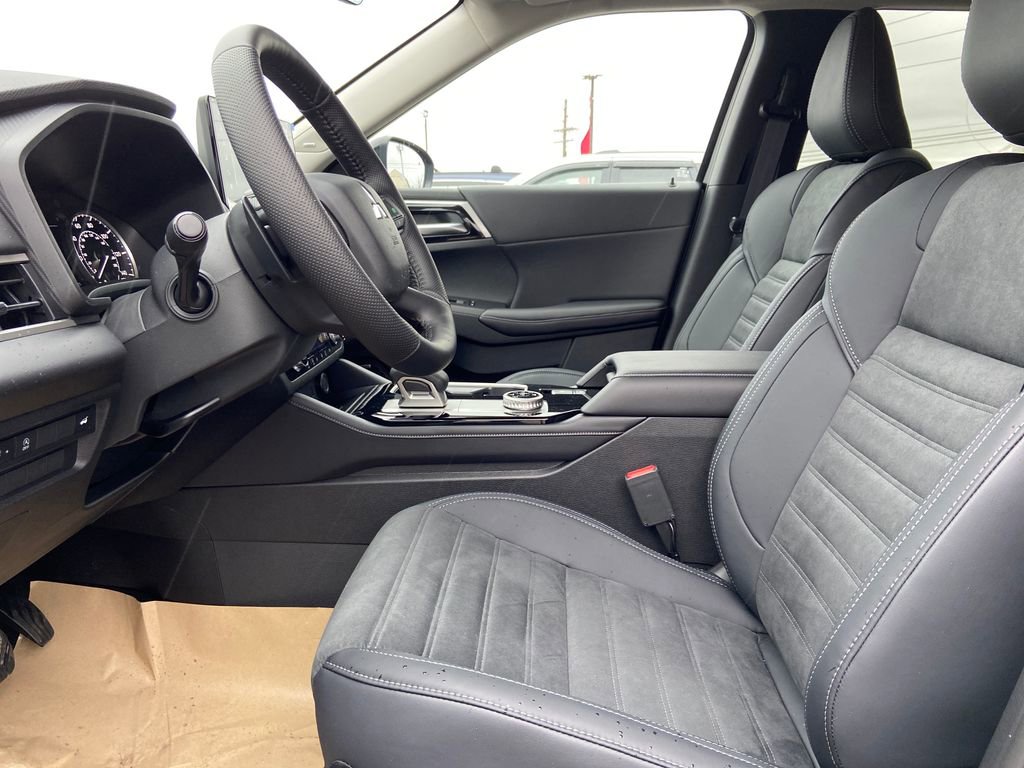 New 2026 Mitsubishi Outlander SE image 11