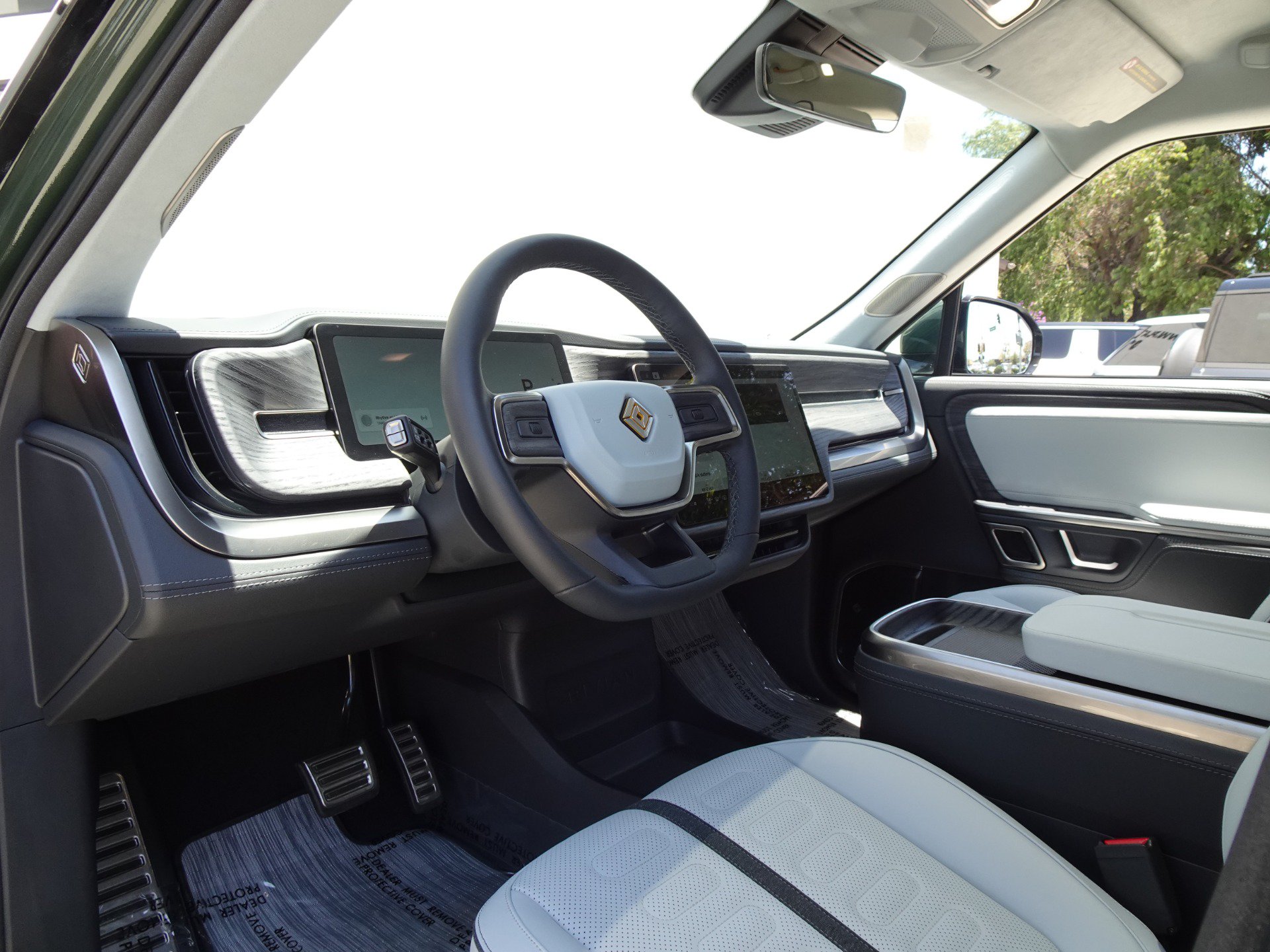 Used 2024 Rivian R1S Adventure AWD/4WD image 11