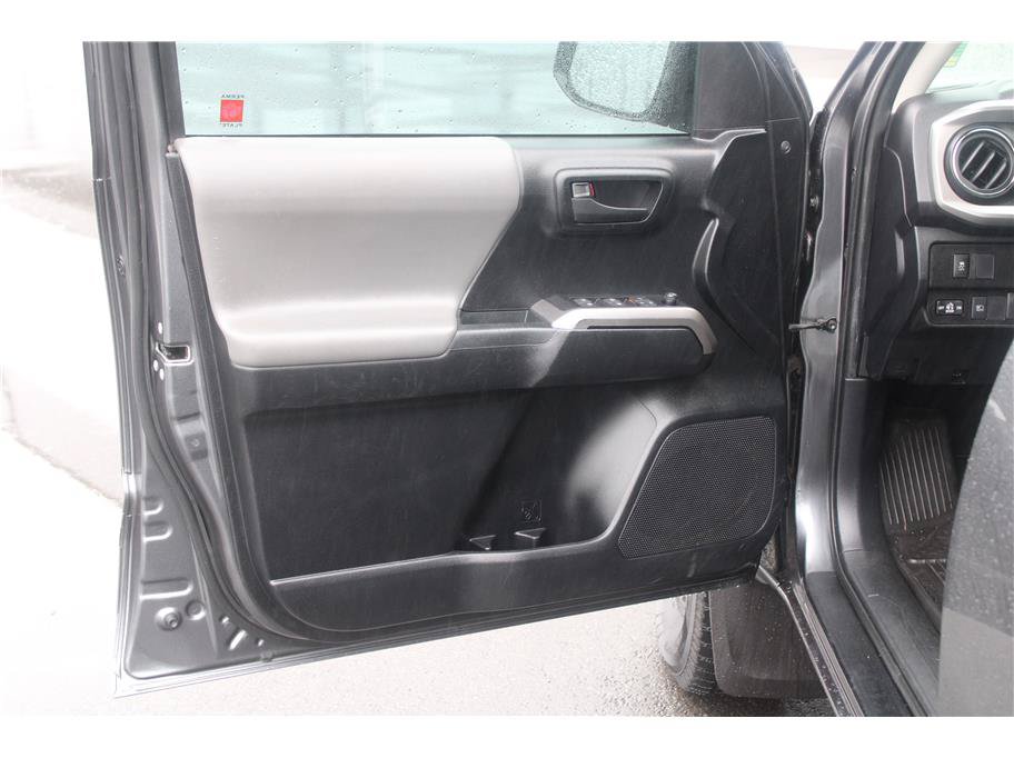 Used 2022 Toyota Tacoma SR5 w/ Technology Package AWD/4WD image 7