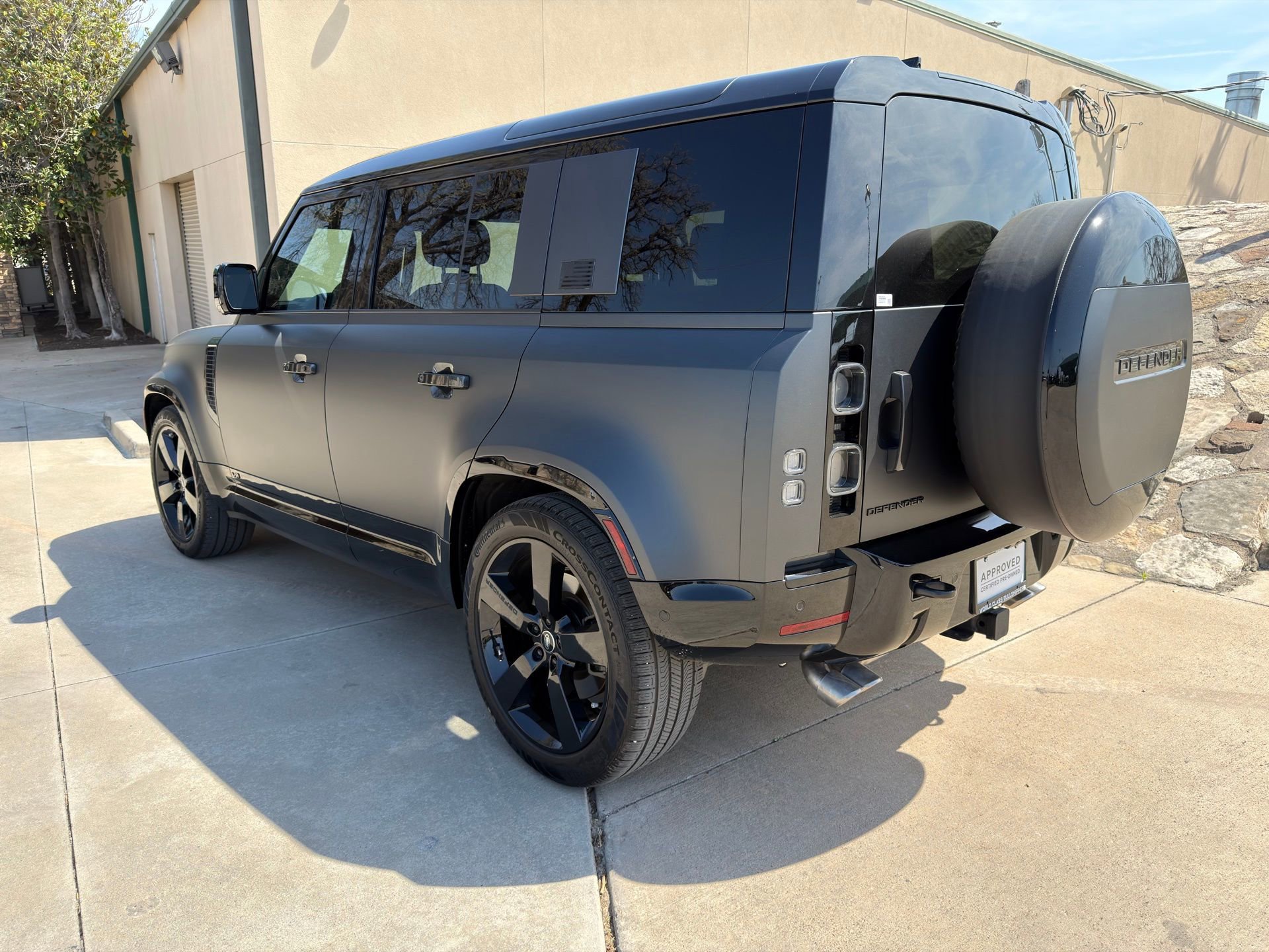 Used 2025 Land Rover Defender 110 V8 image 3
