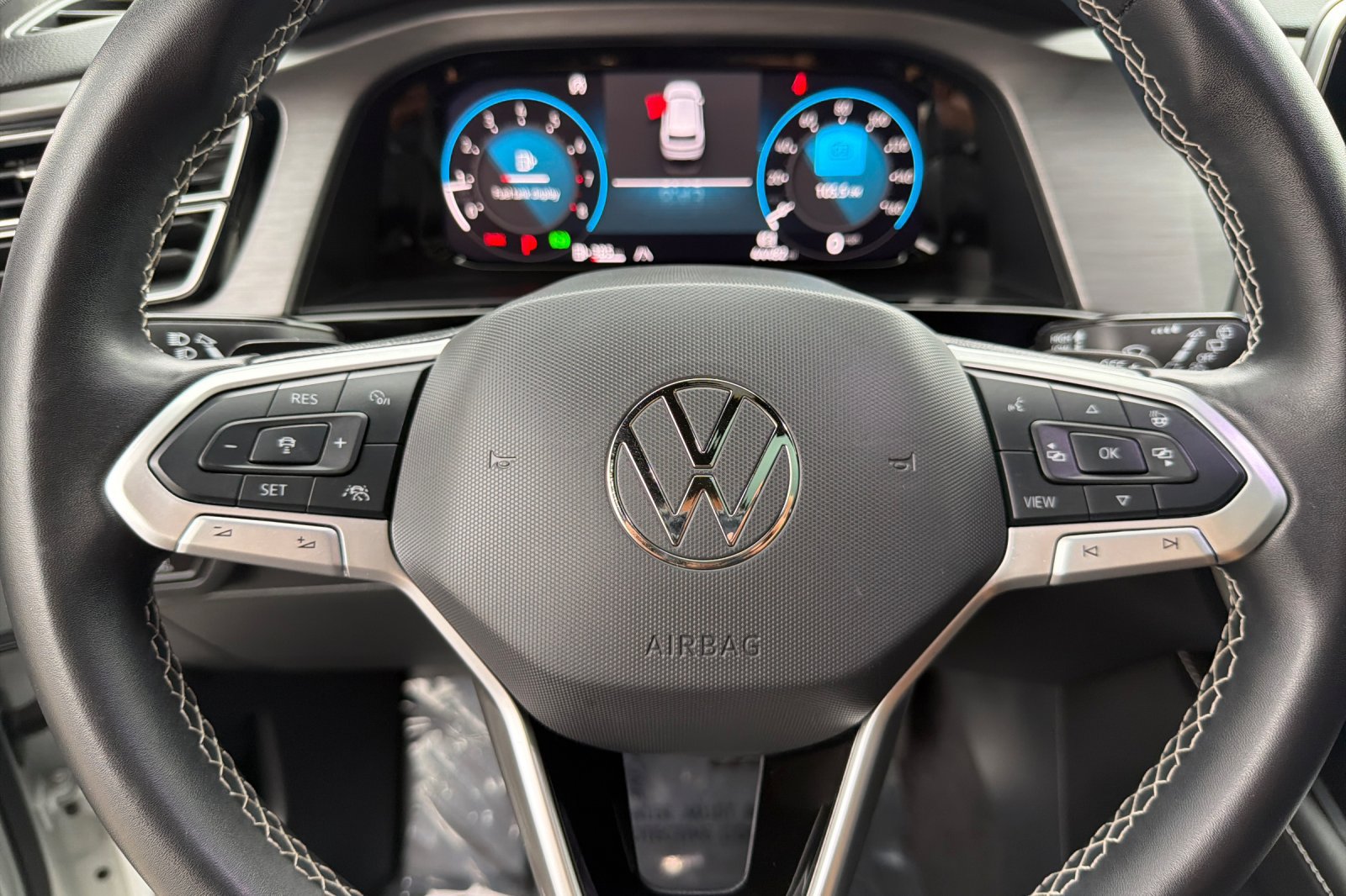 Used 2024 Volkswagen Atlas Cross Sport SE FWD image 23