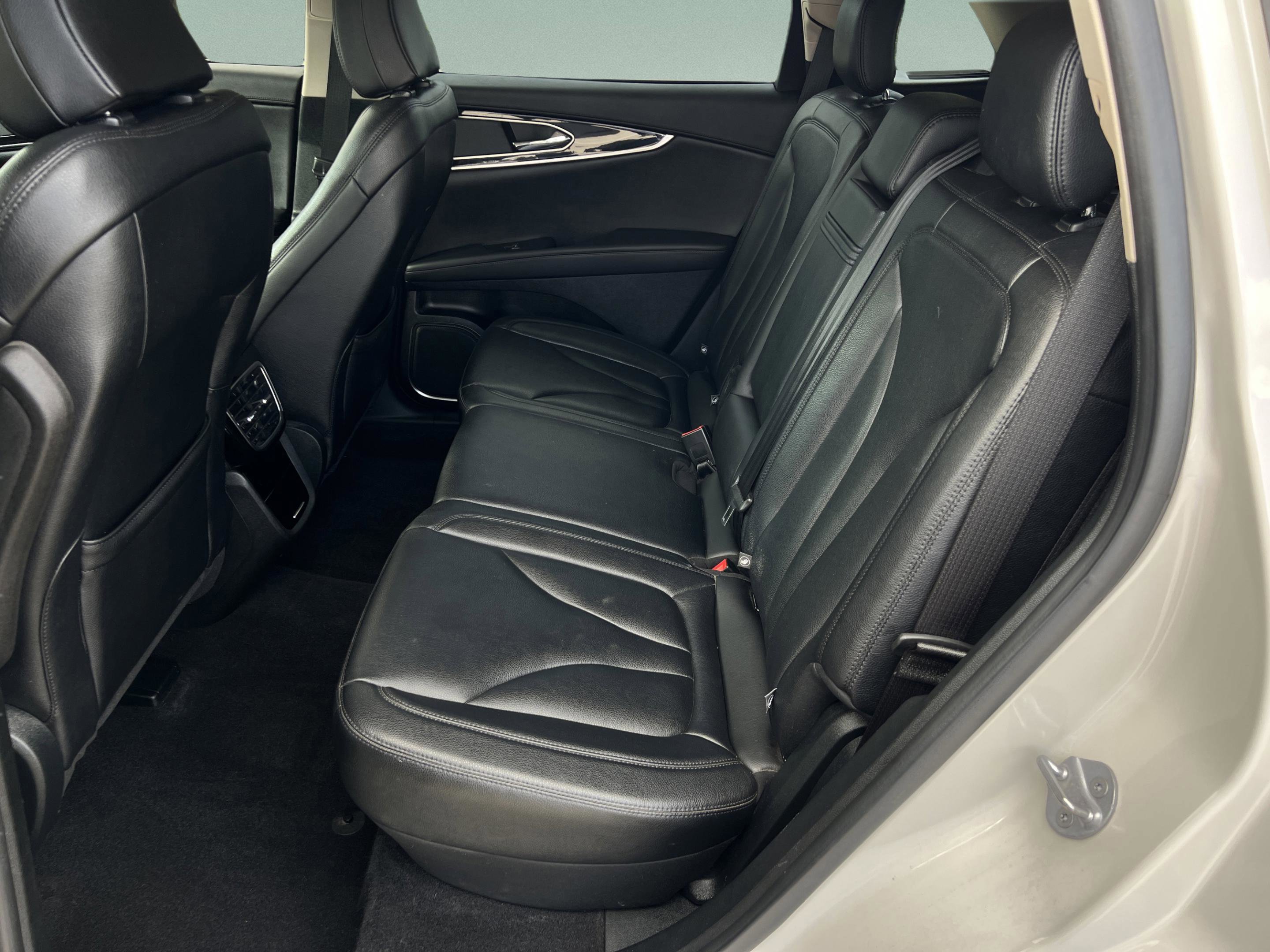 Certified 2022 Lincoln Nautilus FWD w/ Premium Package image 24