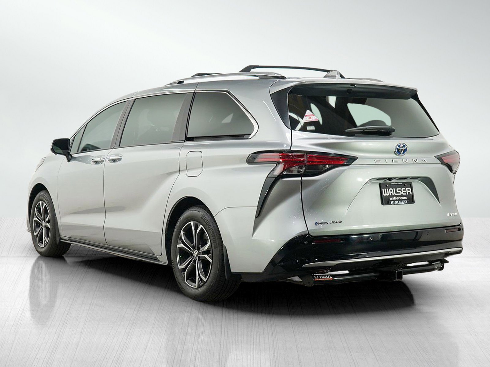 Used 2025 Toyota Sienna Platinum AWD/4WD image 4