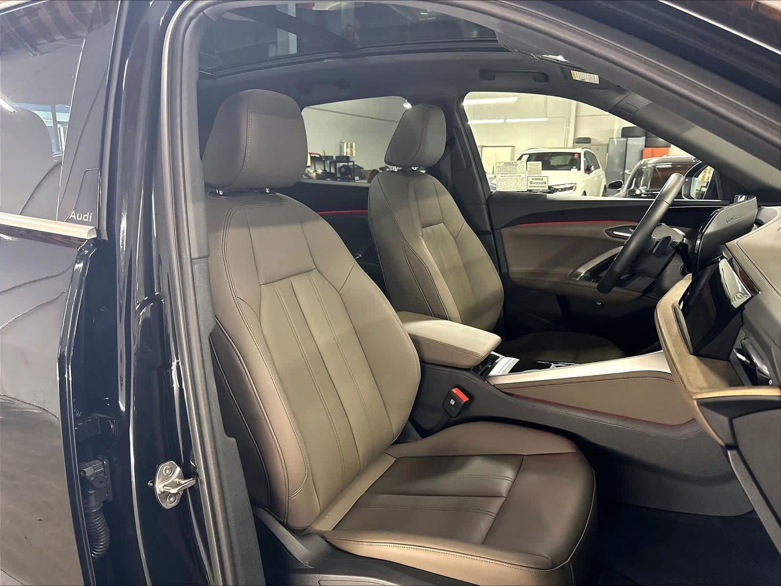 Certified 2025 Audi Q5 Premium AWD/4WD image 10