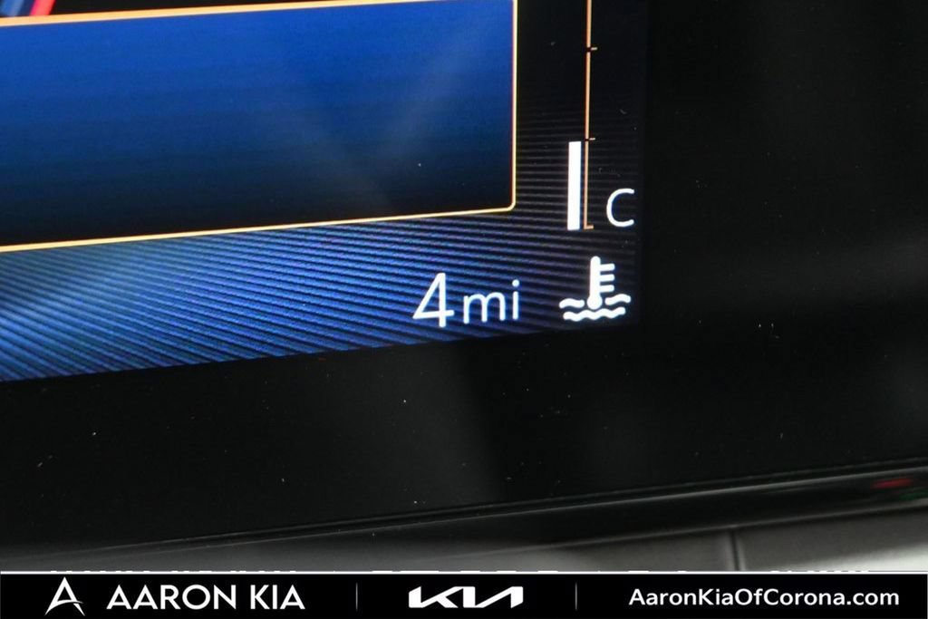 Used 2026 Chevrolet Trax LT w/ Sunroof Package FWD image 23