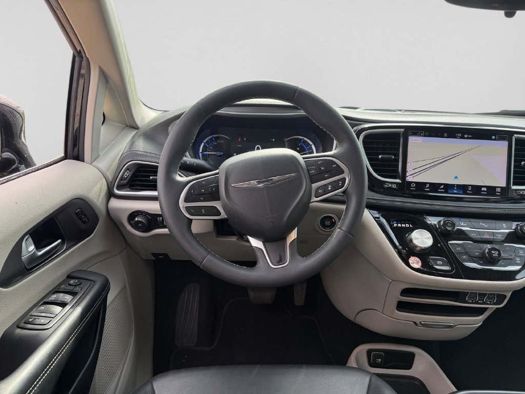 Used 2024 Chrysler Pacifica Limited FWD image 15