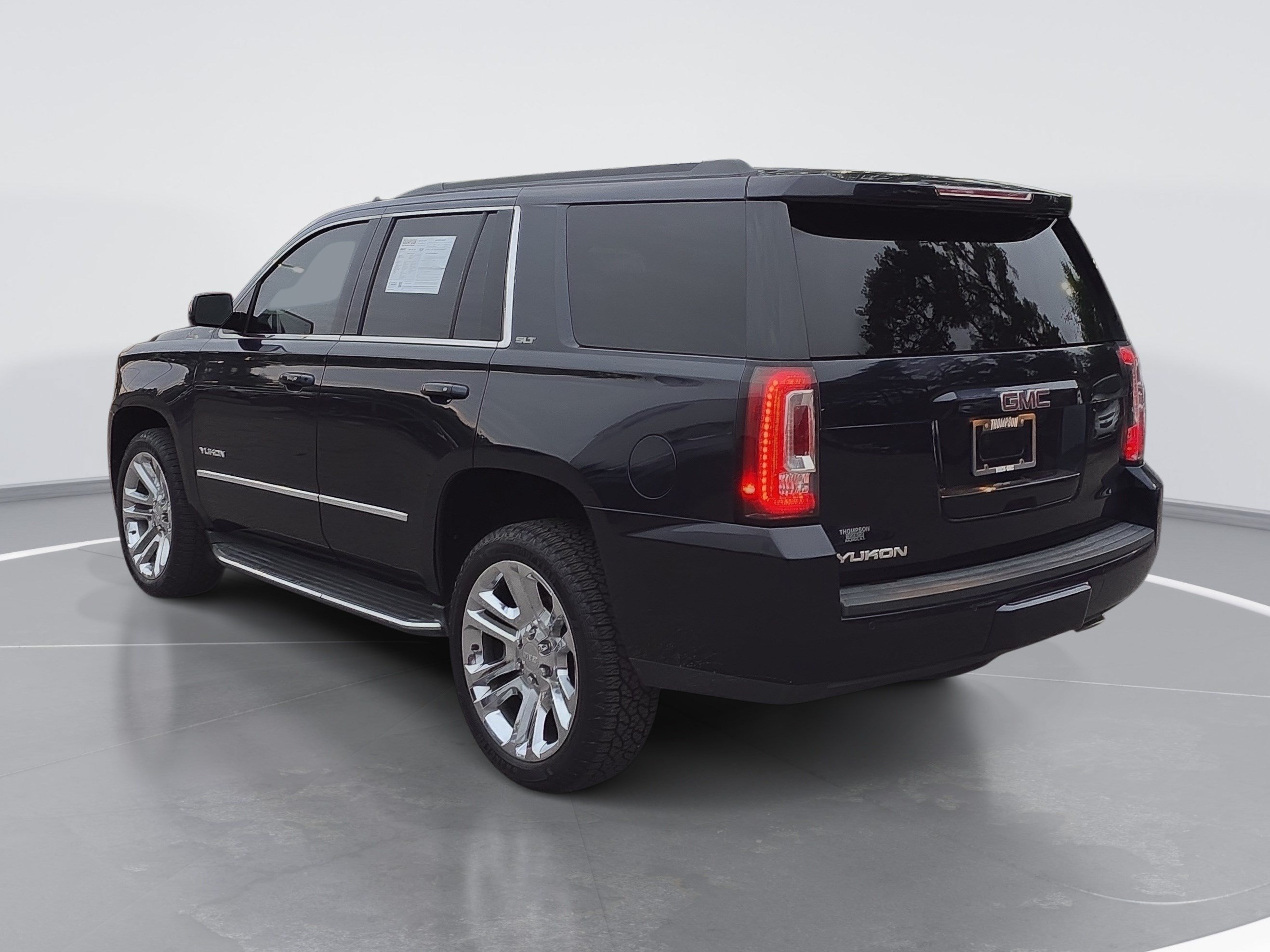 Used 2018 GMC Yukon SLT w/ Premium Edition AWD/4WD image 5