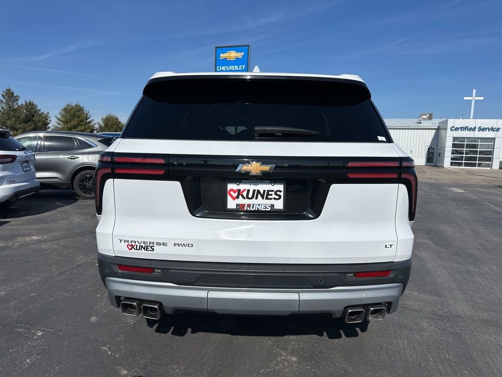Used 2024 Chevrolet Traverse LT image 11