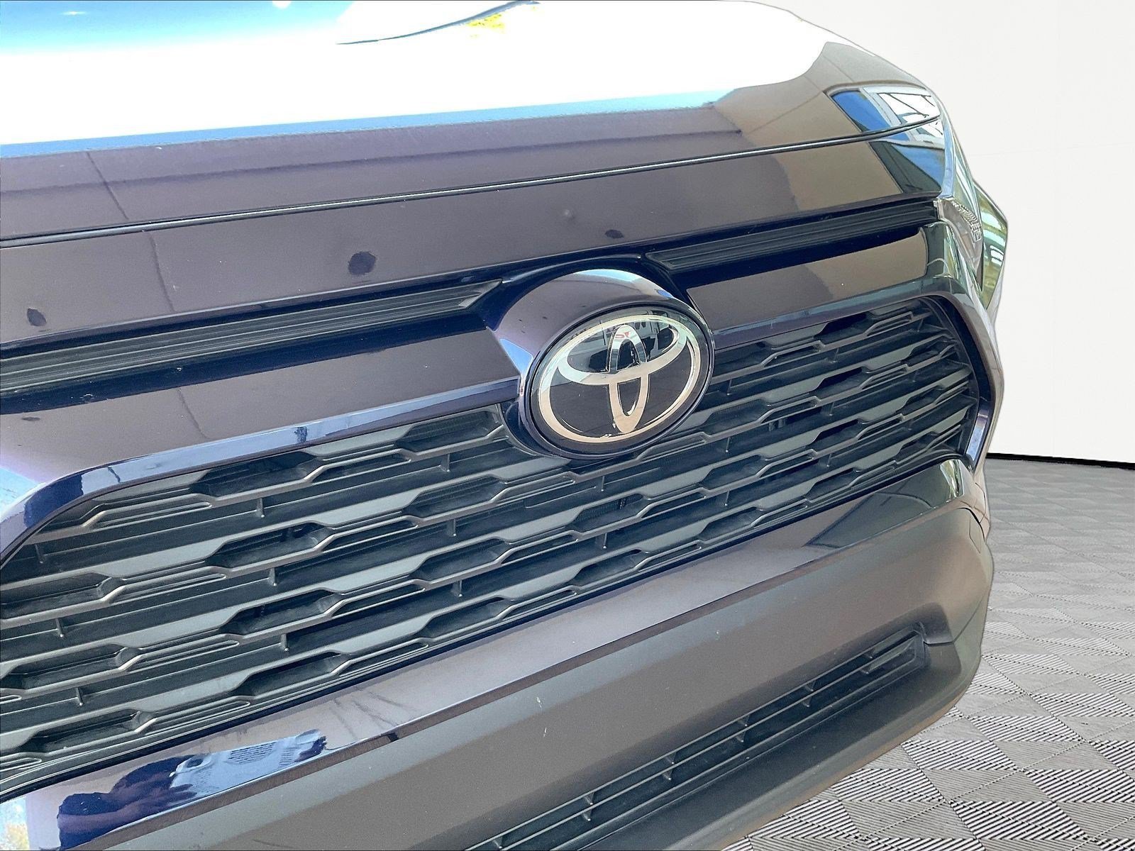 Used 2025 Toyota RAV4 XLE AWD/4WD image 31