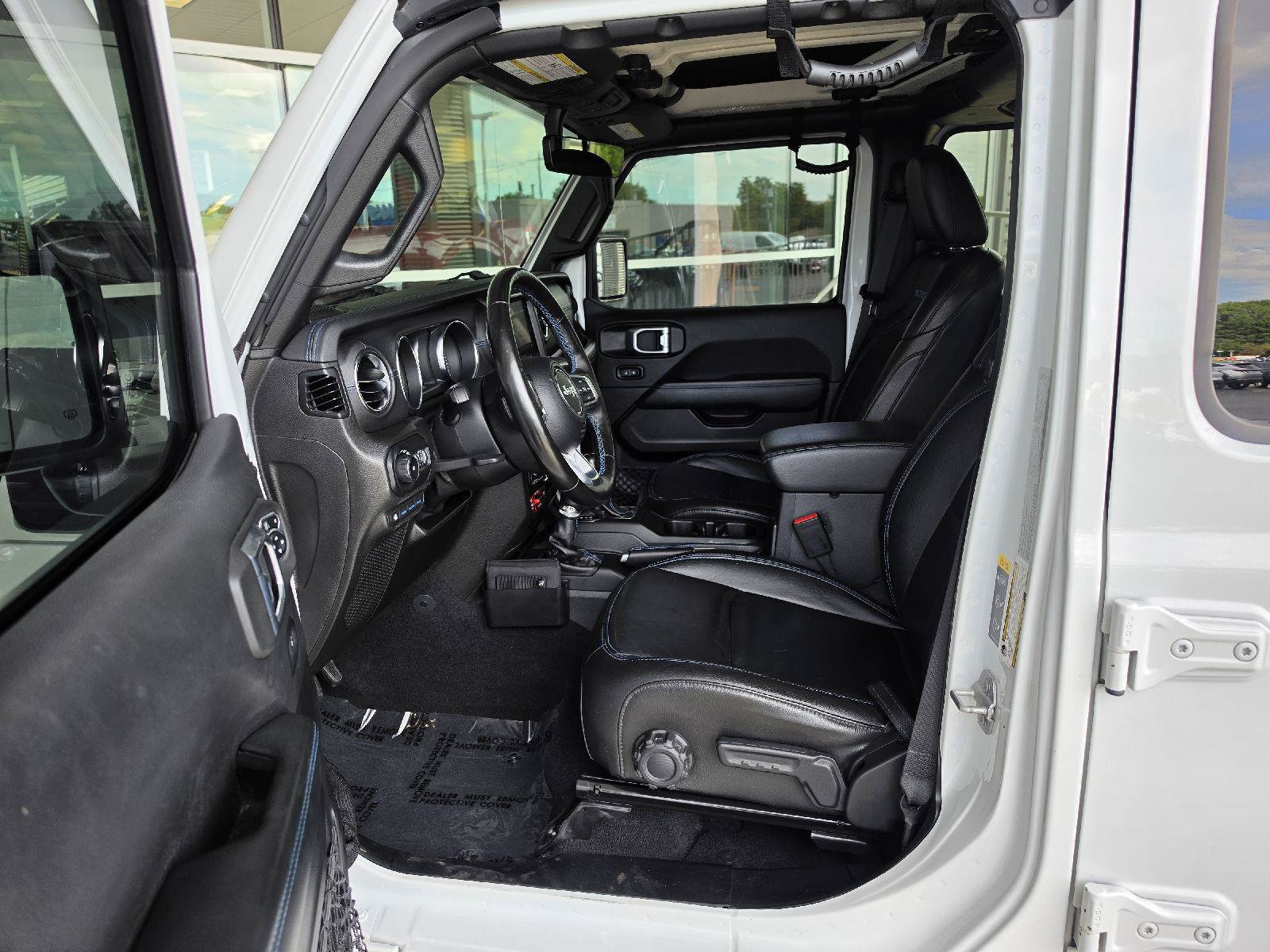 Used 2021 Jeep Wrangler Unlimited Rubicon 4xe w/ Cold Weather Group AWD/4WD image 11