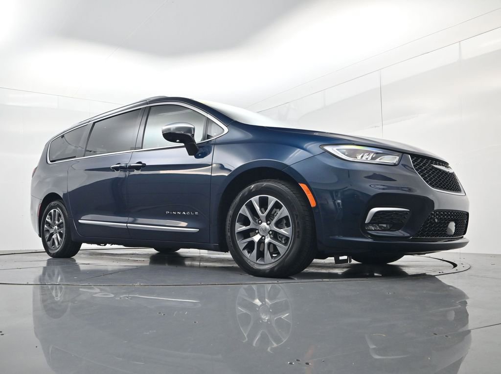 Used 2023 Chrysler Pacifica Pinnacle image 50