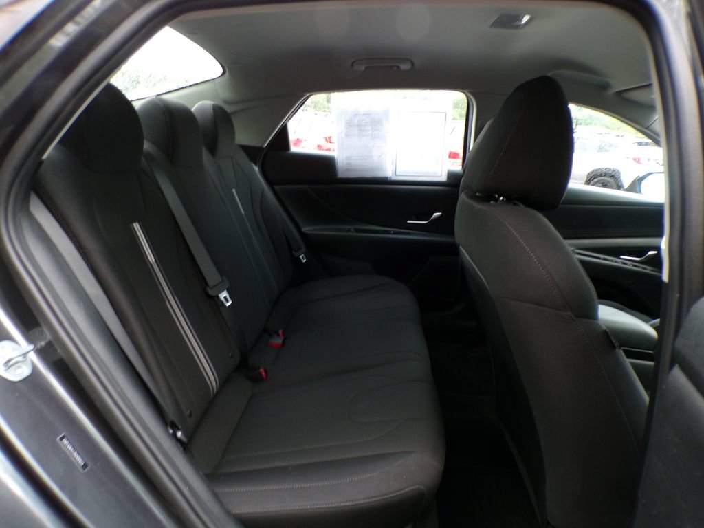 Used 2022 Hyundai Elantra SEL w/ Cargo Package FWD image 19