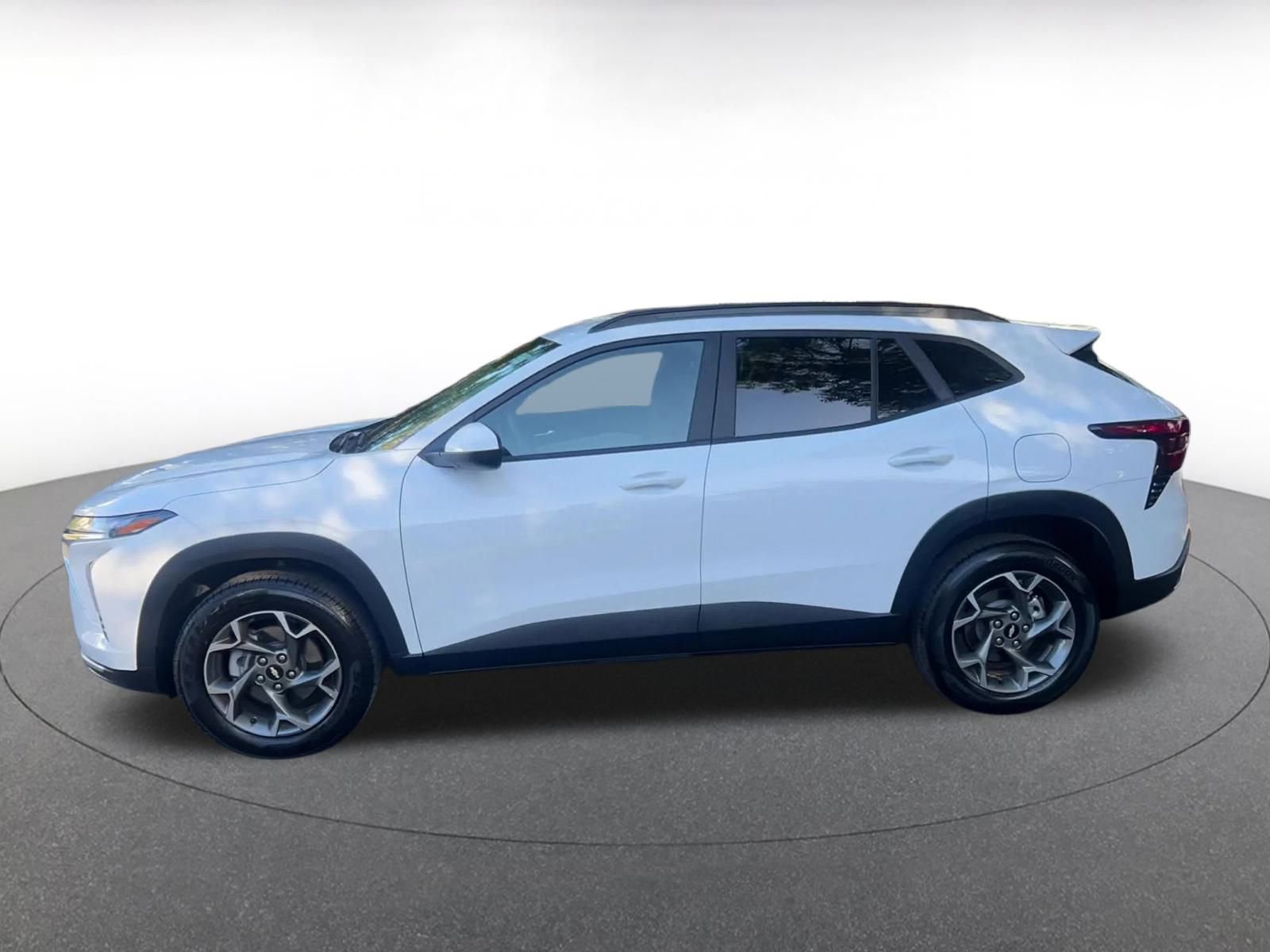 Used 2025 Chevrolet Trax LT image 9