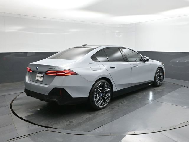 Used 2024 BMW i5 eDrive40i w/ M Sport Package RWD image 8
