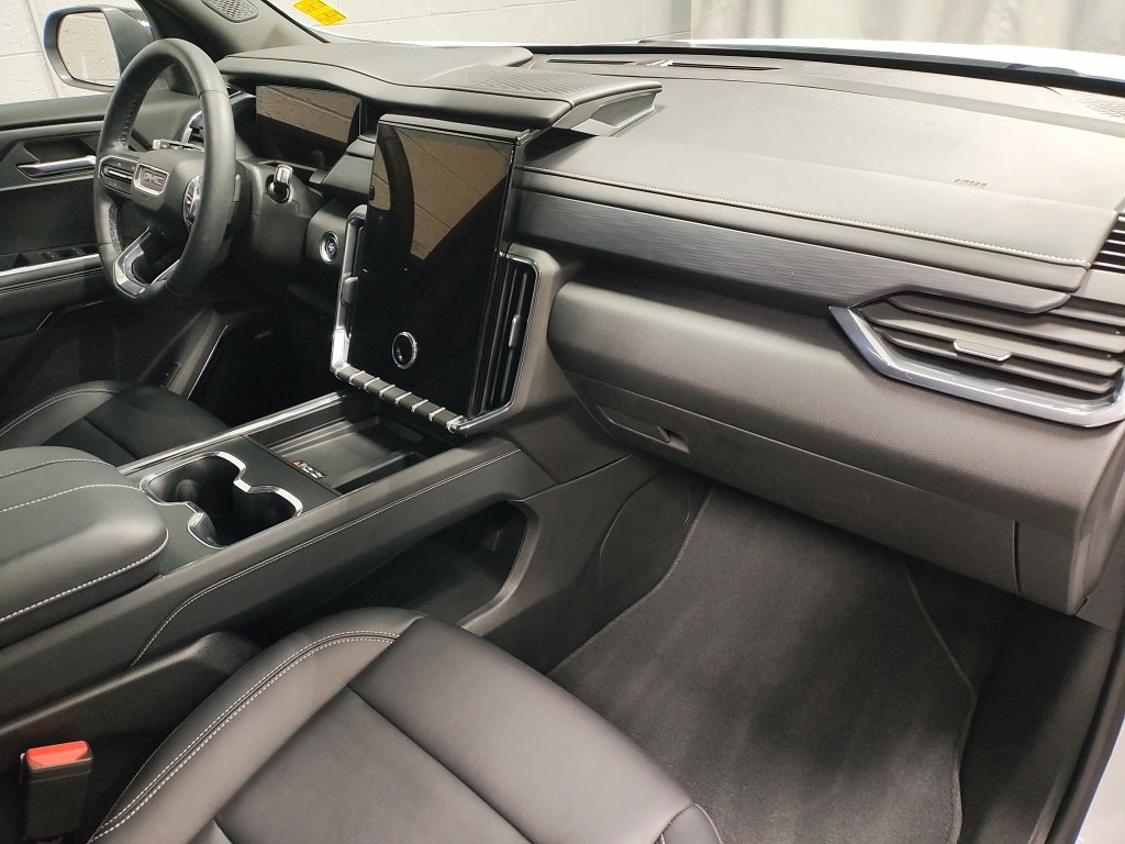 Used 2024 GMC Acadia Elevation w/ Black Edition image 8