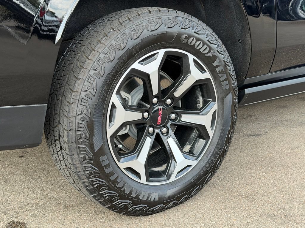 Used 2026 GMC Yukon XL AT4 w/ AT4 Premium Package AWD/4WD image 27