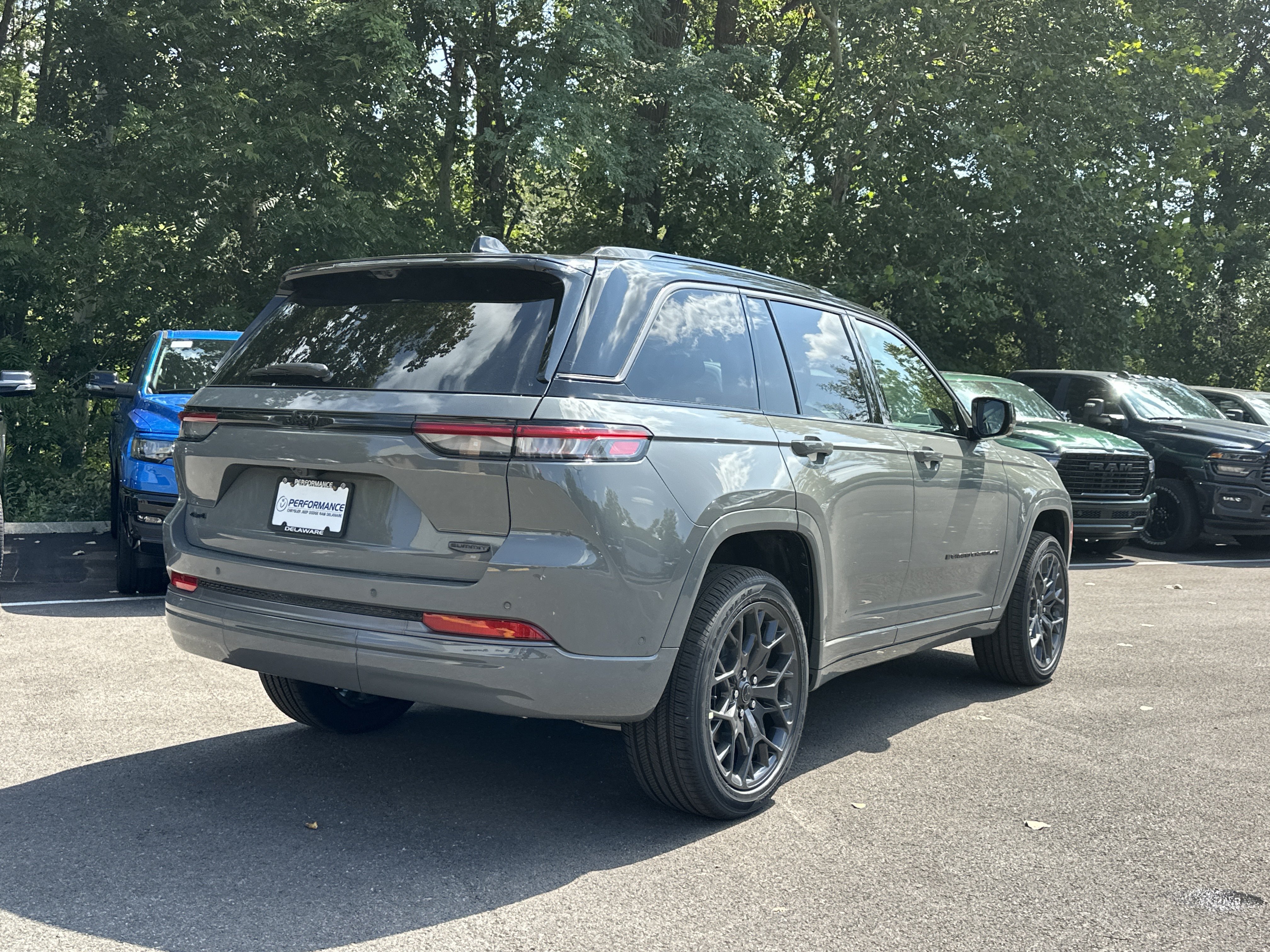 New 2027 Jeep Grand Cherokee Summit AWD/4WD image 17