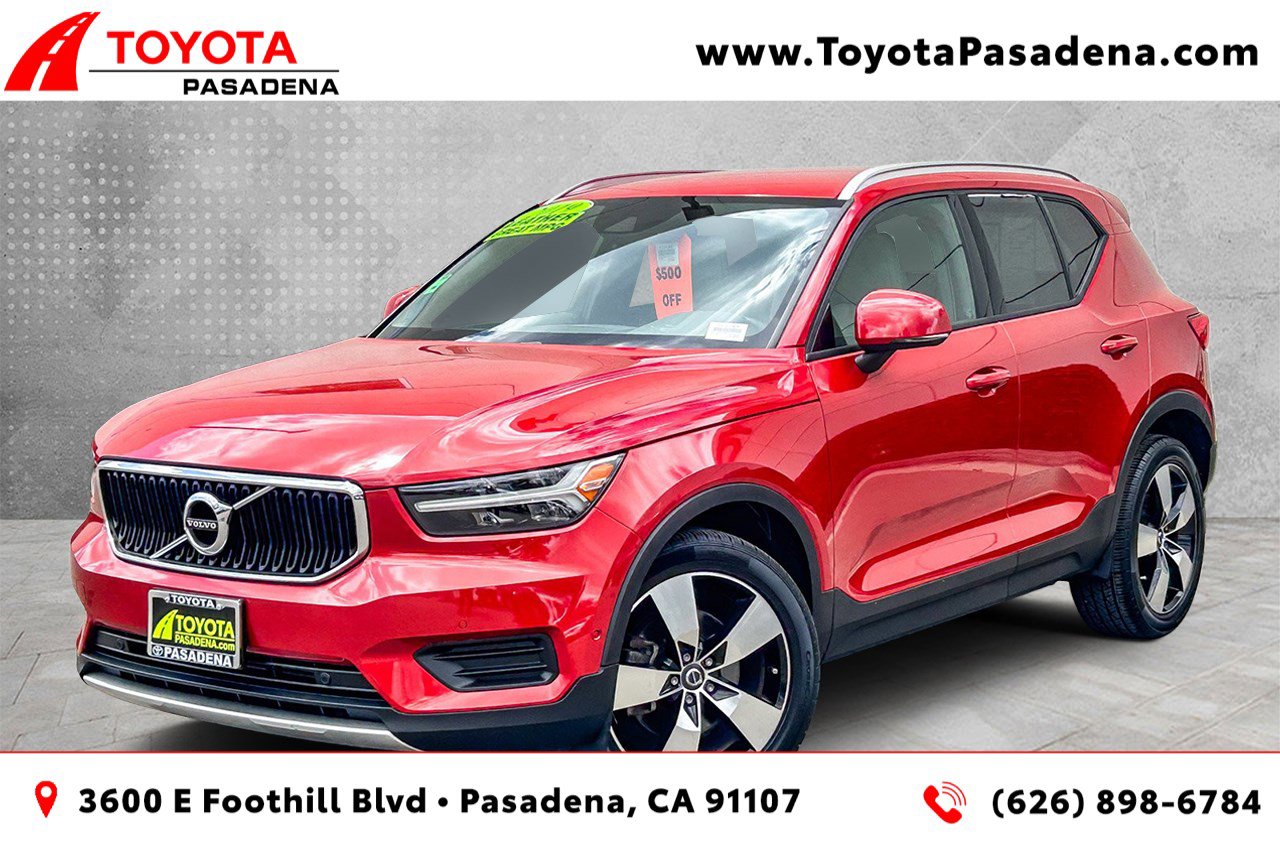 Used 2019 Volvo XC40 T4 Momentum FWD image 1