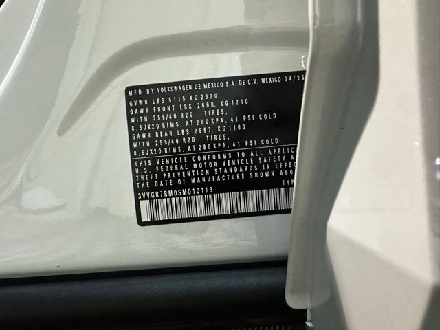 Certified 2025 Volkswagen Tiguan SE R-Line image 40