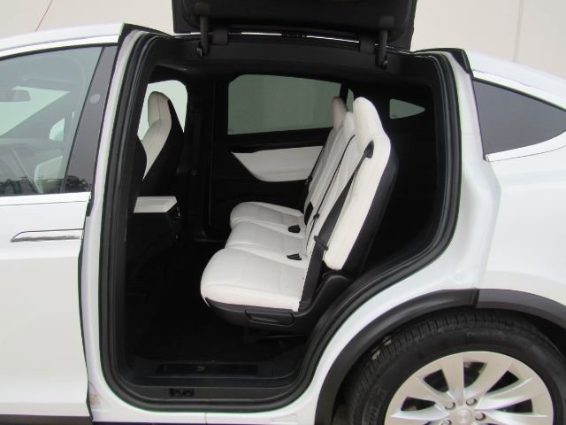 Used 2018 Tesla Model X 100D image 26