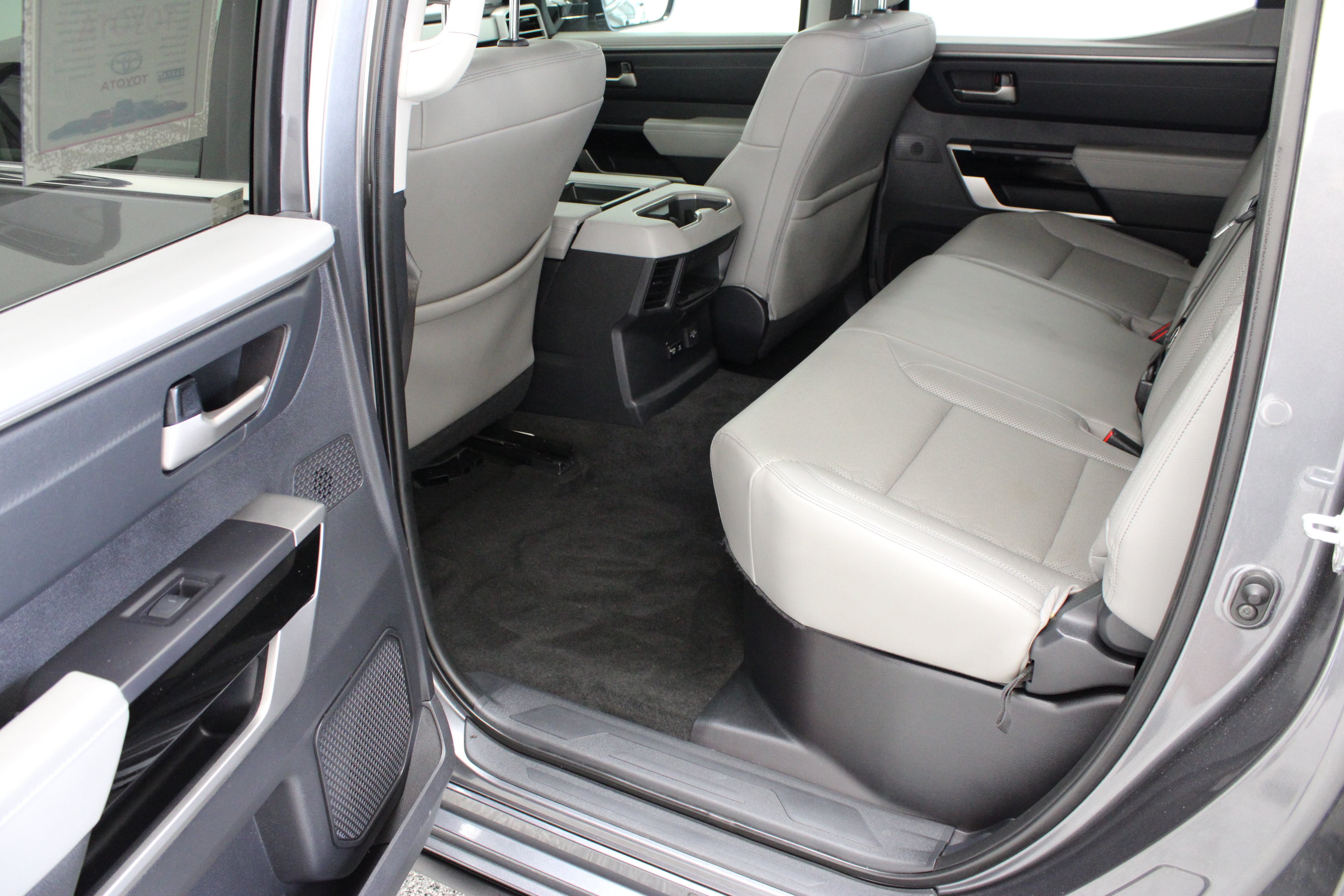 Used 2023 Toyota Tundra Limited AWD/4WD image 32