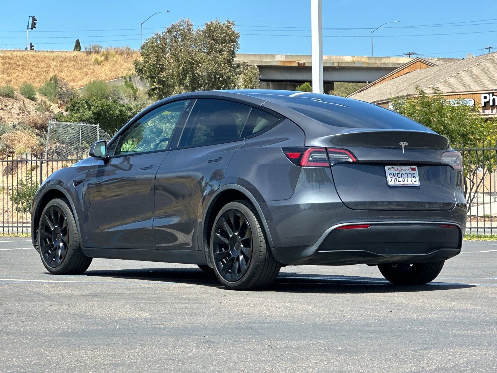 Used 2021 Tesla Model Y 2WD image 3