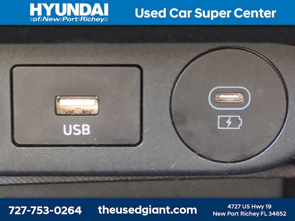 Used 2025 Hyundai Elantra SE FWD image 21