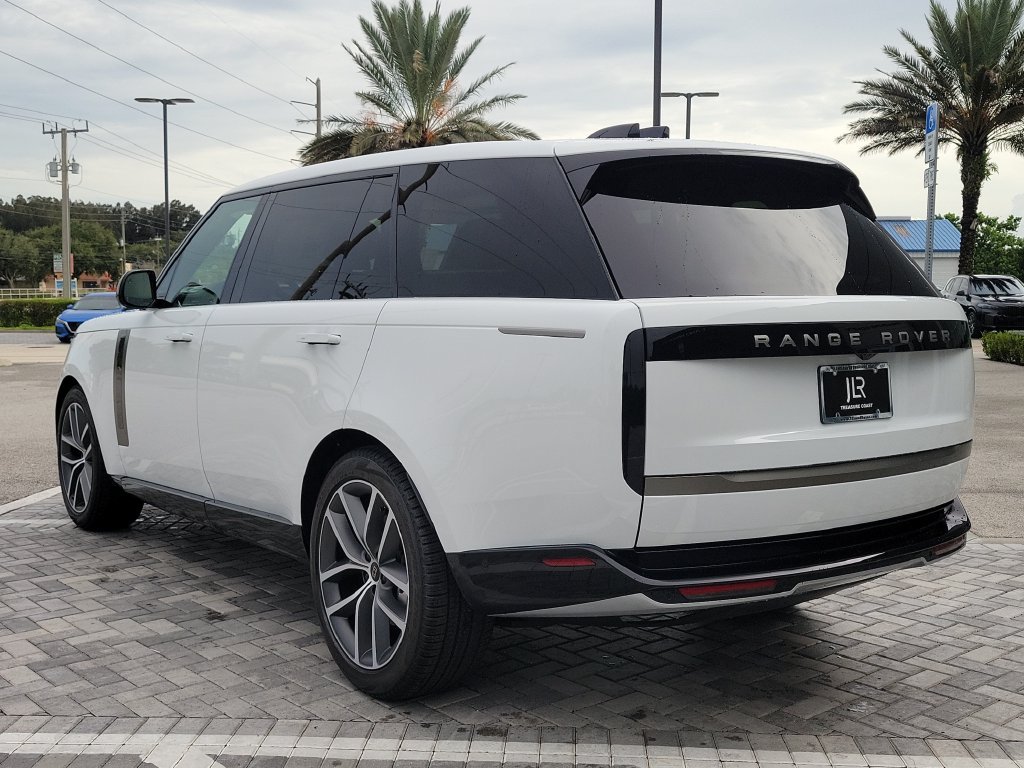 New 2027 Land Rover Range Rover Long Wheelbase SE AWD/4WD image 3