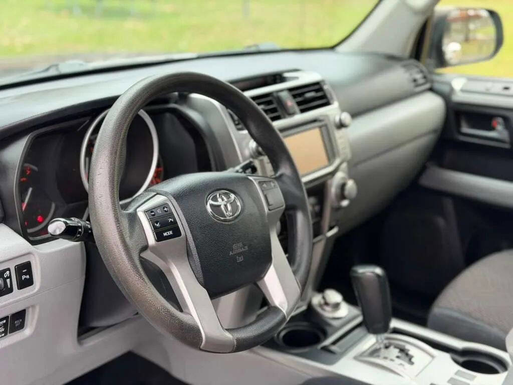 Used 2013 Toyota 4Runner SR5 w/ Convenience Pkg image 12