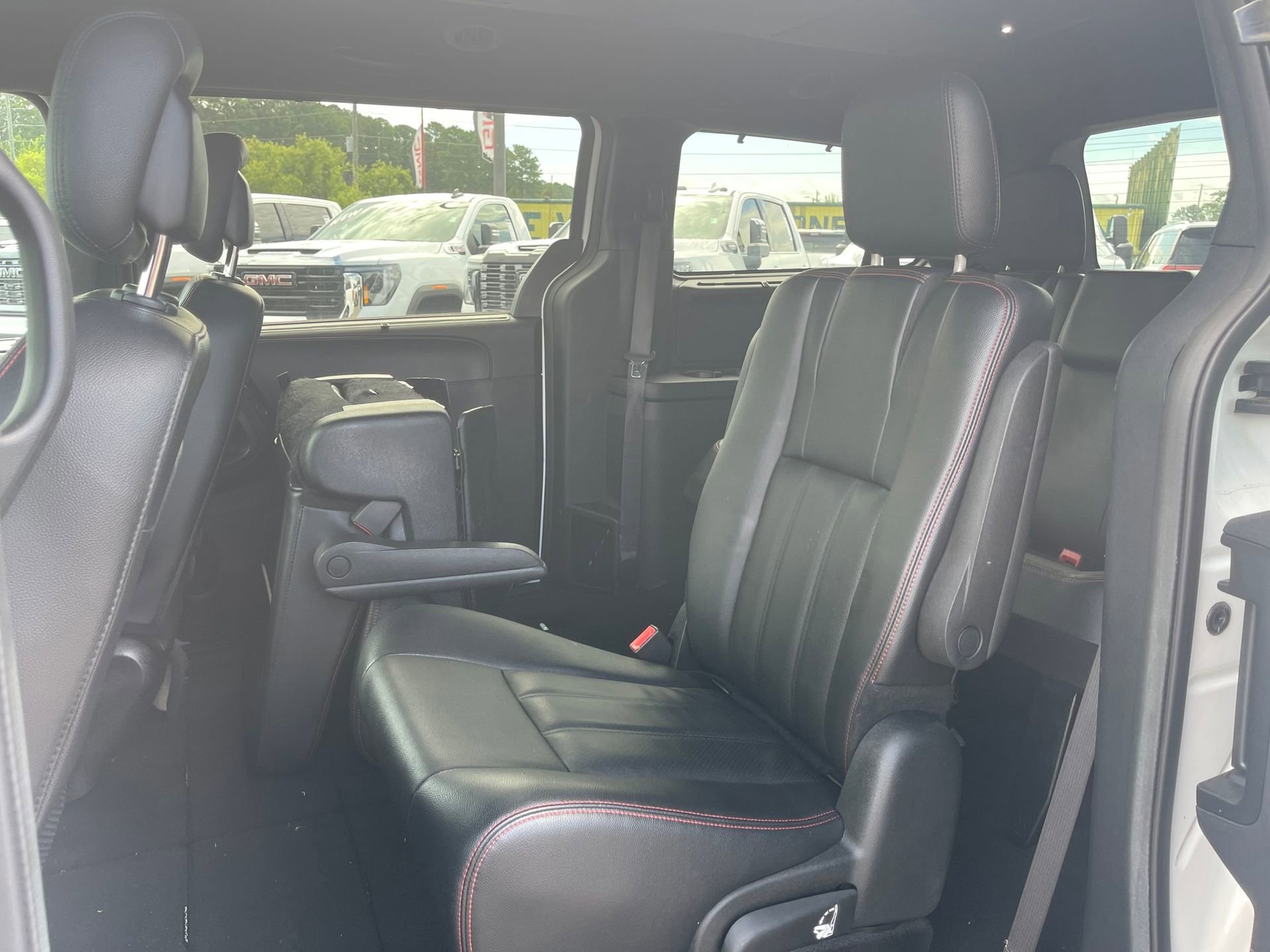 Used 2017 Dodge Grand Caravan GT image 20