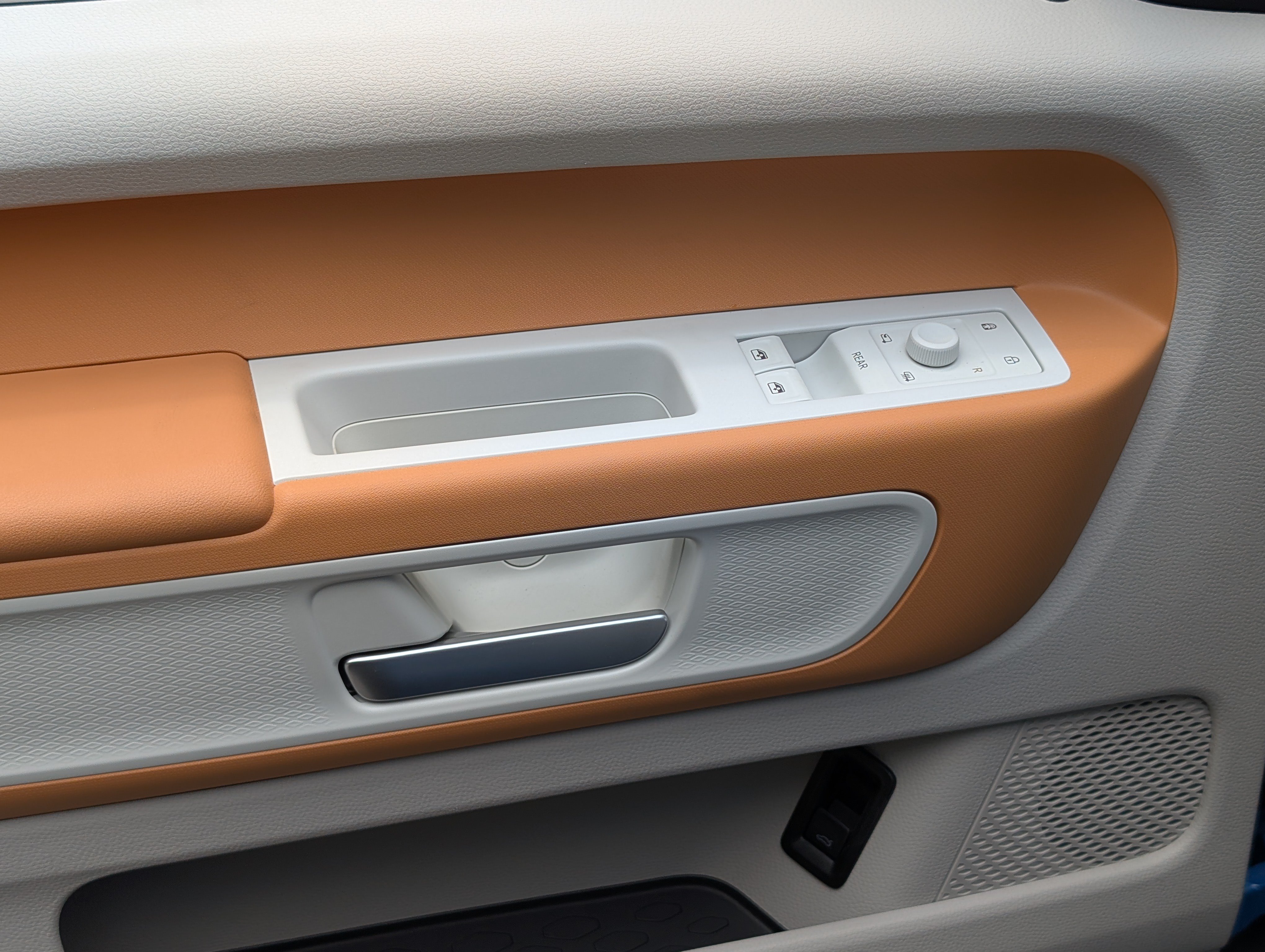 Used 2025 Volkswagen ID. Buzz Pro S Plus RWD image 16