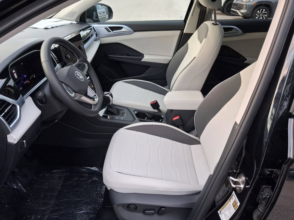 New 2026 Volkswagen Taos SE FWD image 7