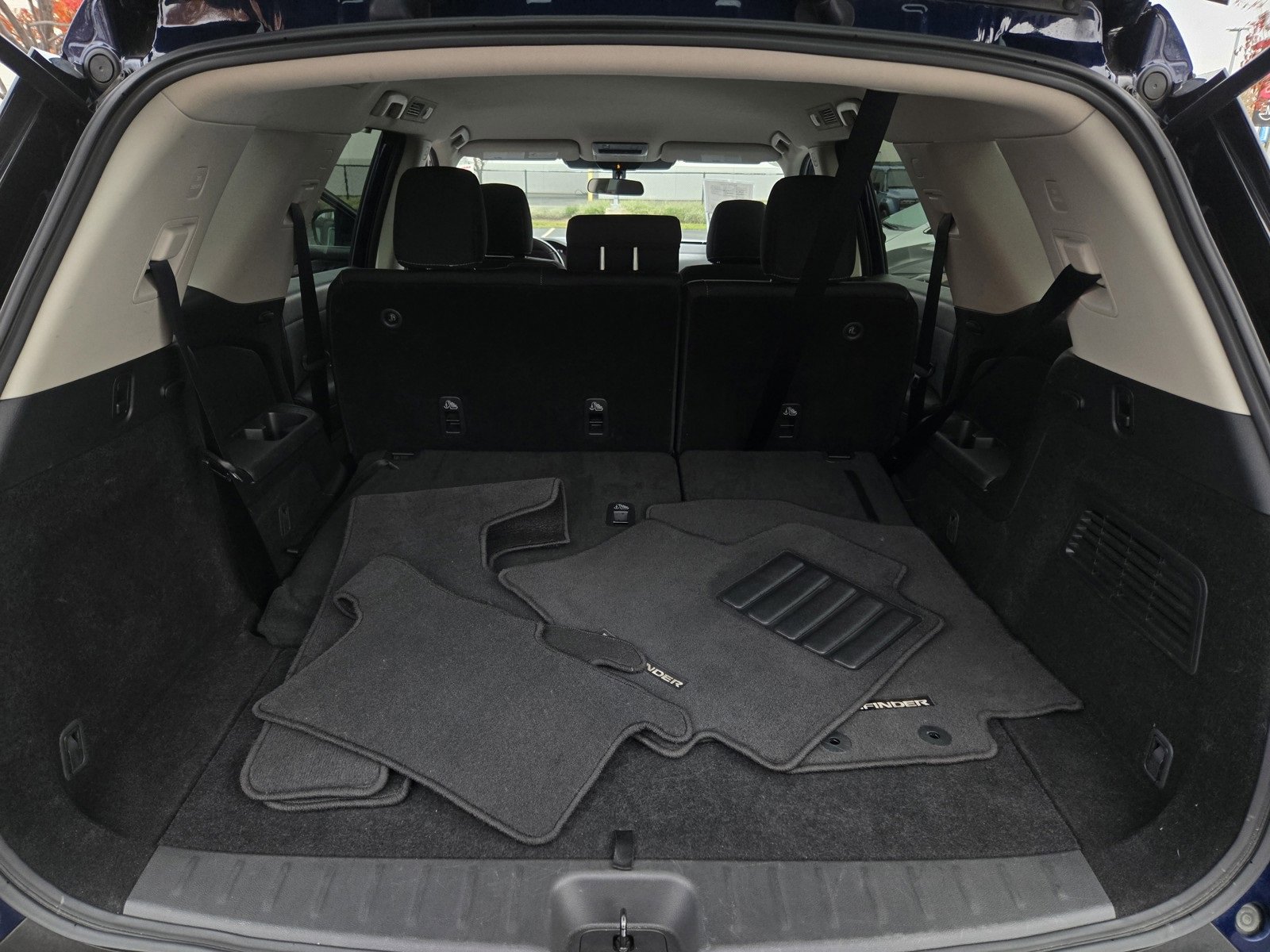 Used 2024 Nissan Pathfinder SV image 25