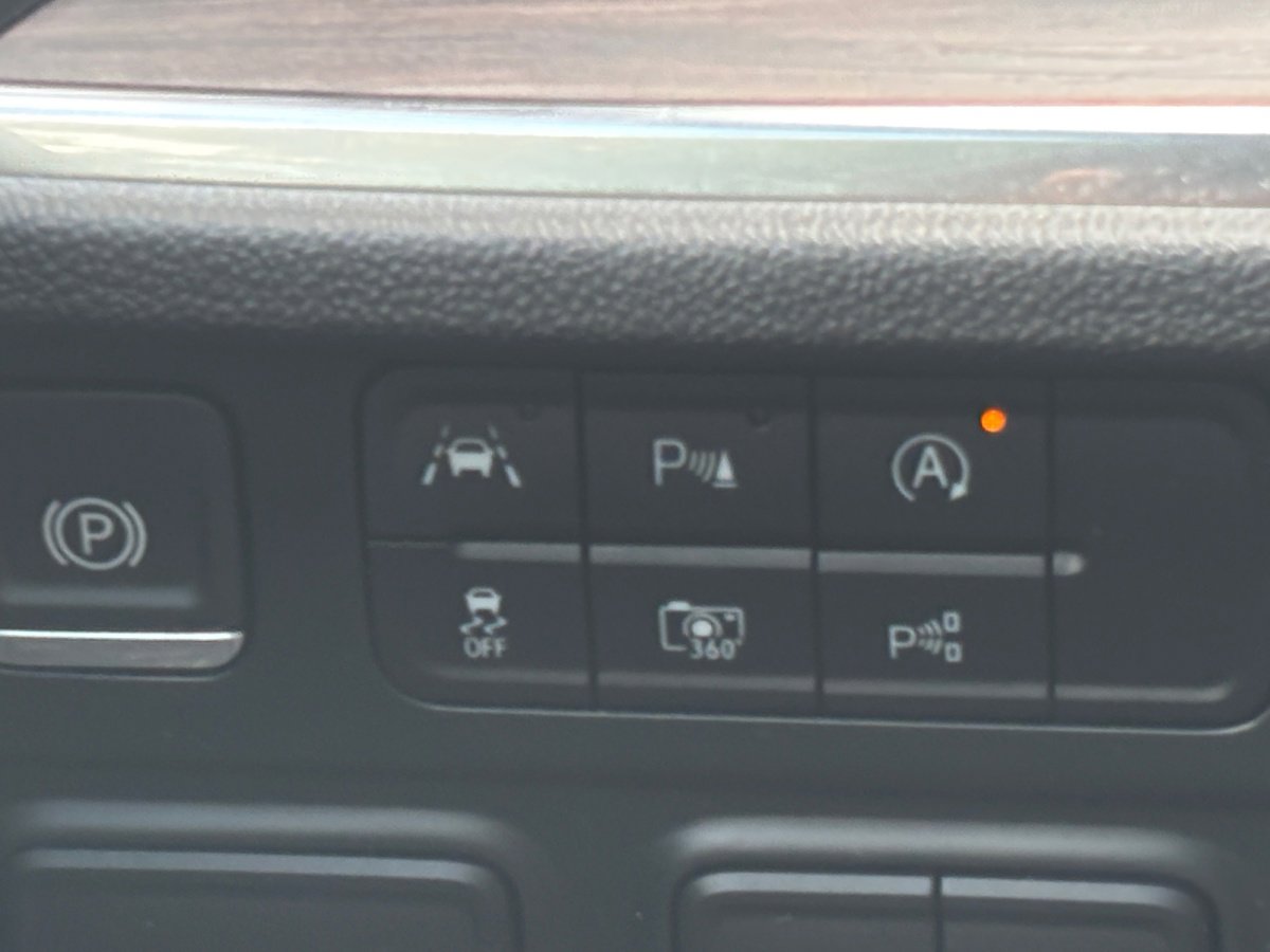 Used 2025 Chevrolet Tahoe LS RWD image 32