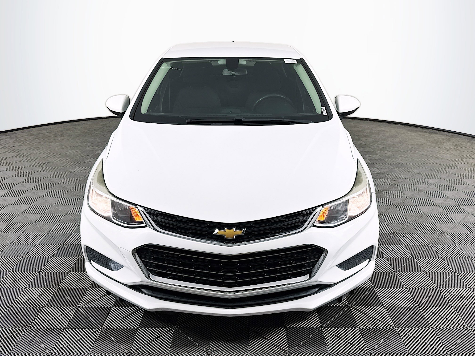 Used 2018 Chevrolet Cruze LS image 2