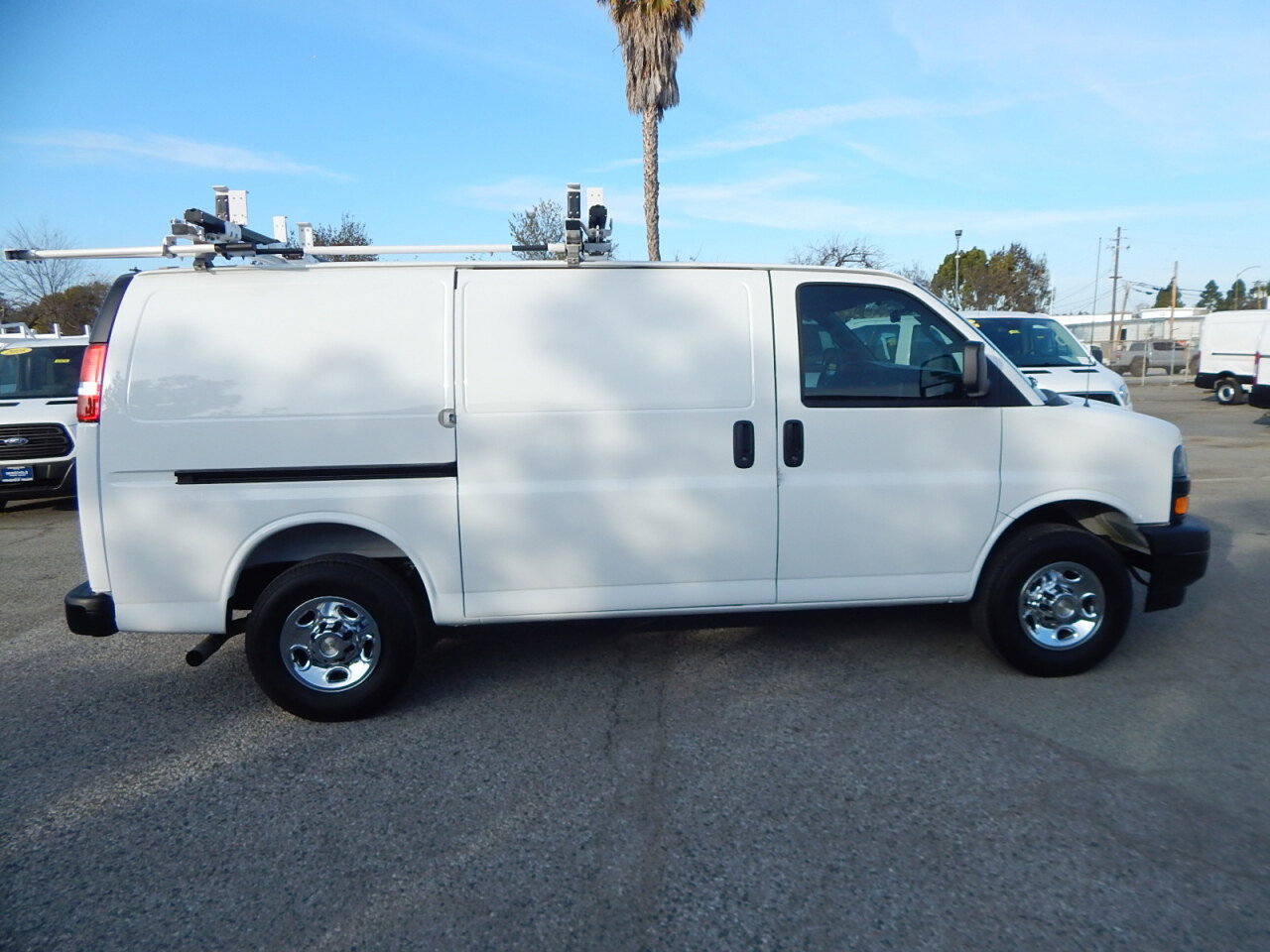 Used 2025 Chevrolet Express 2500 w/ Driver Convenience Package image 9