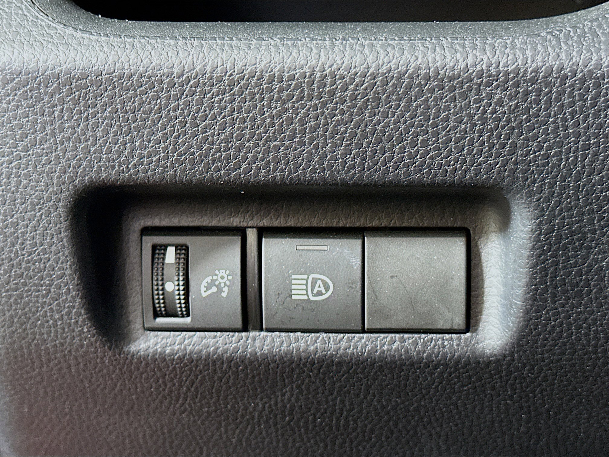 Used 2021 Toyota RAV4 XLE AWD/4WD image 17