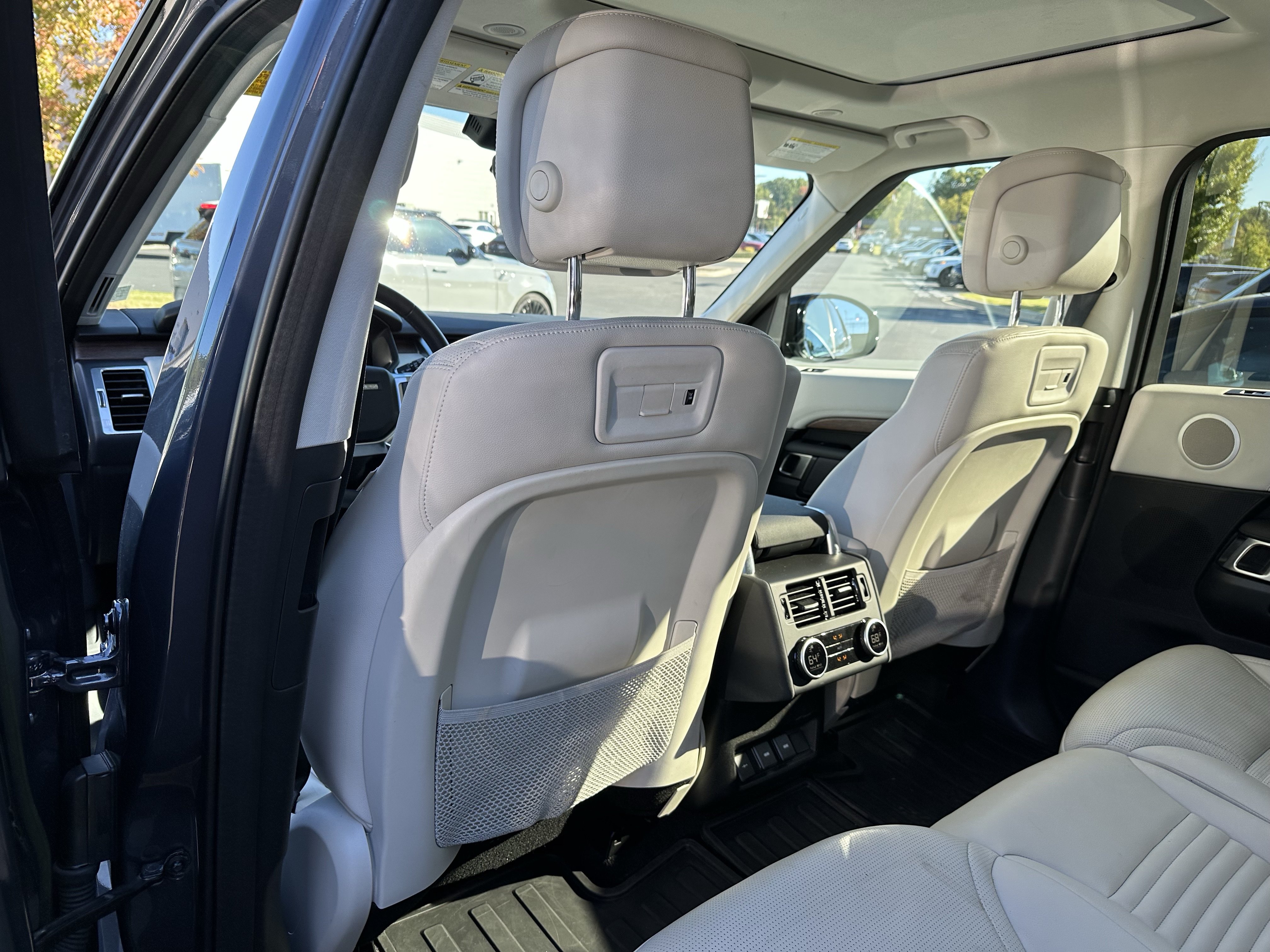 Used 2024 Land Rover Discovery S AWD/4WD image 34