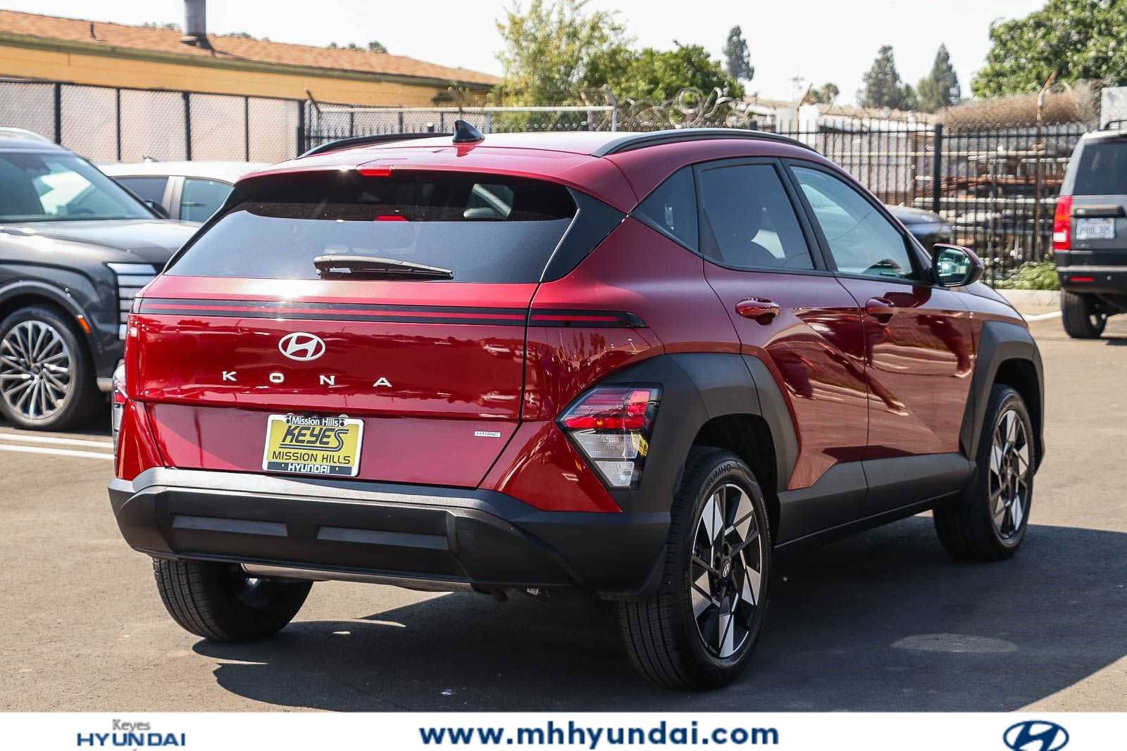 Certified 2025 Hyundai Kona SEL AWD/4WD image 4