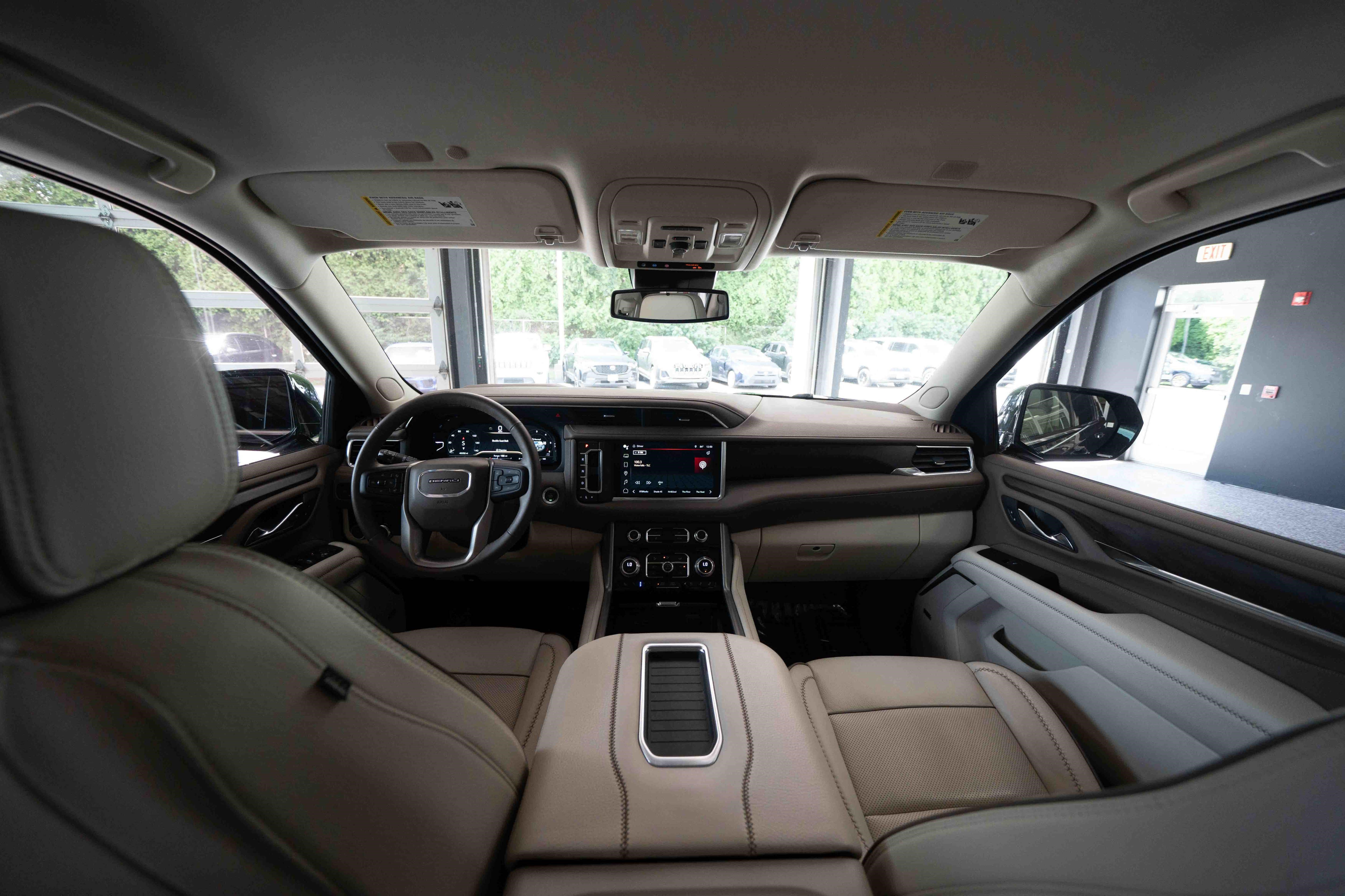 Used 2023 GMC Yukon XL Denali AWD/4WD image 18